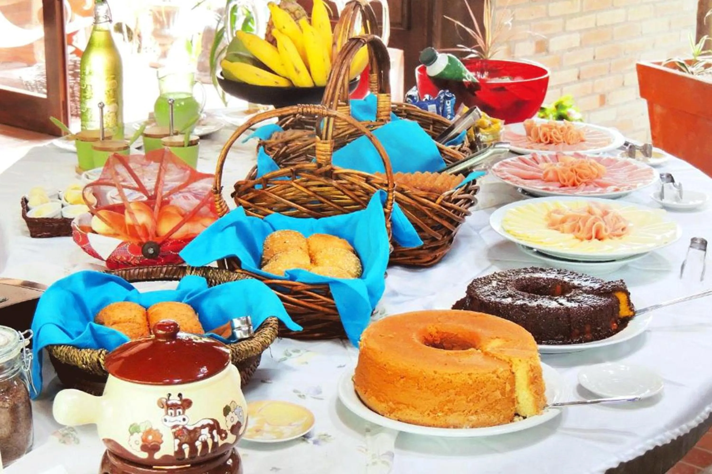 Breakfast in Smart Hotel Pousada Reserva Camburi