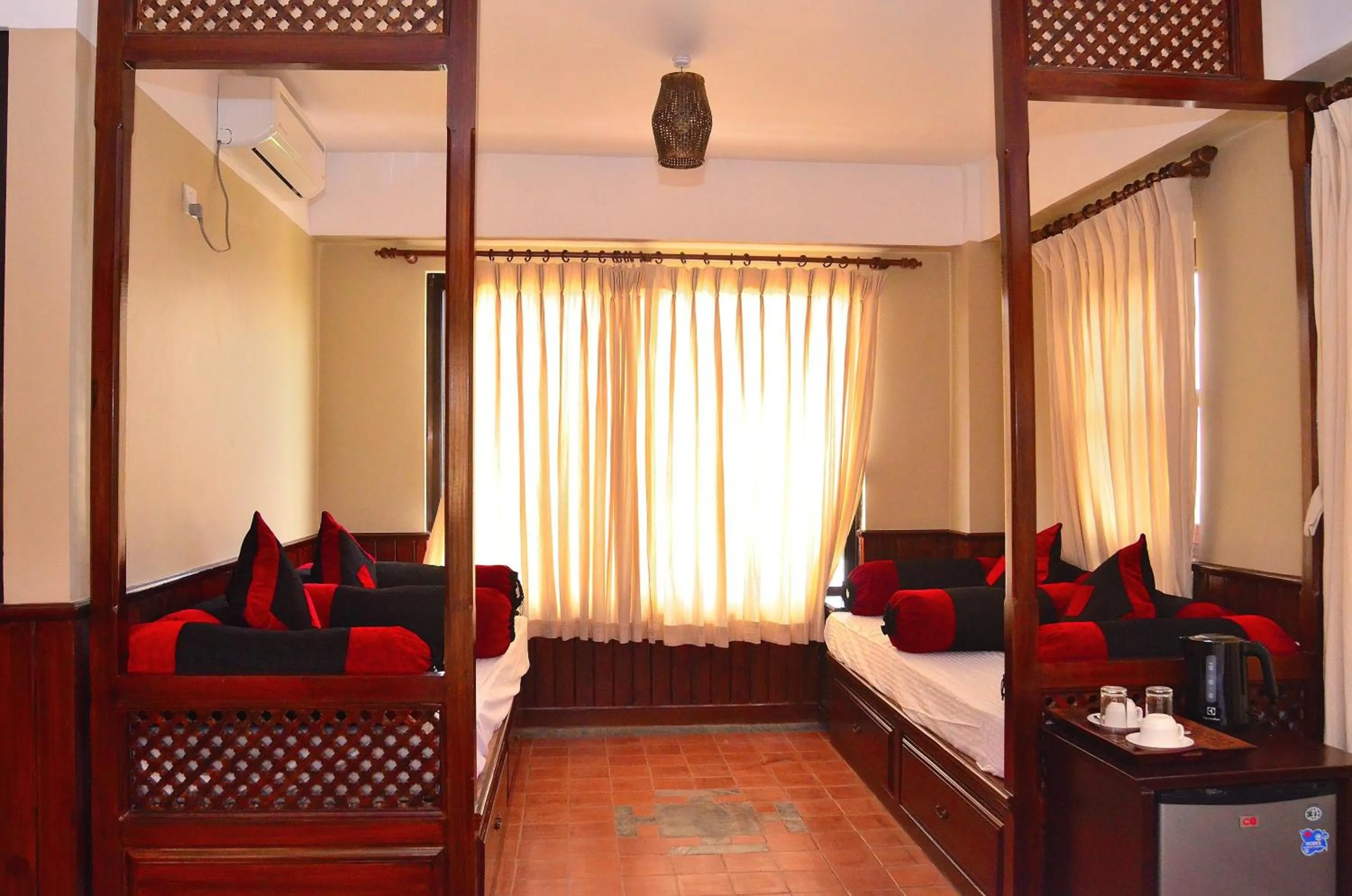Shower, Bed in Bhaktapur Paradise Hotel