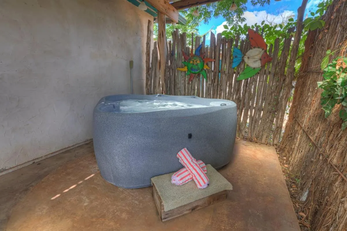 Bathroom in Sonora Casita Hot-Tub Four Minutes to Marktplatz!