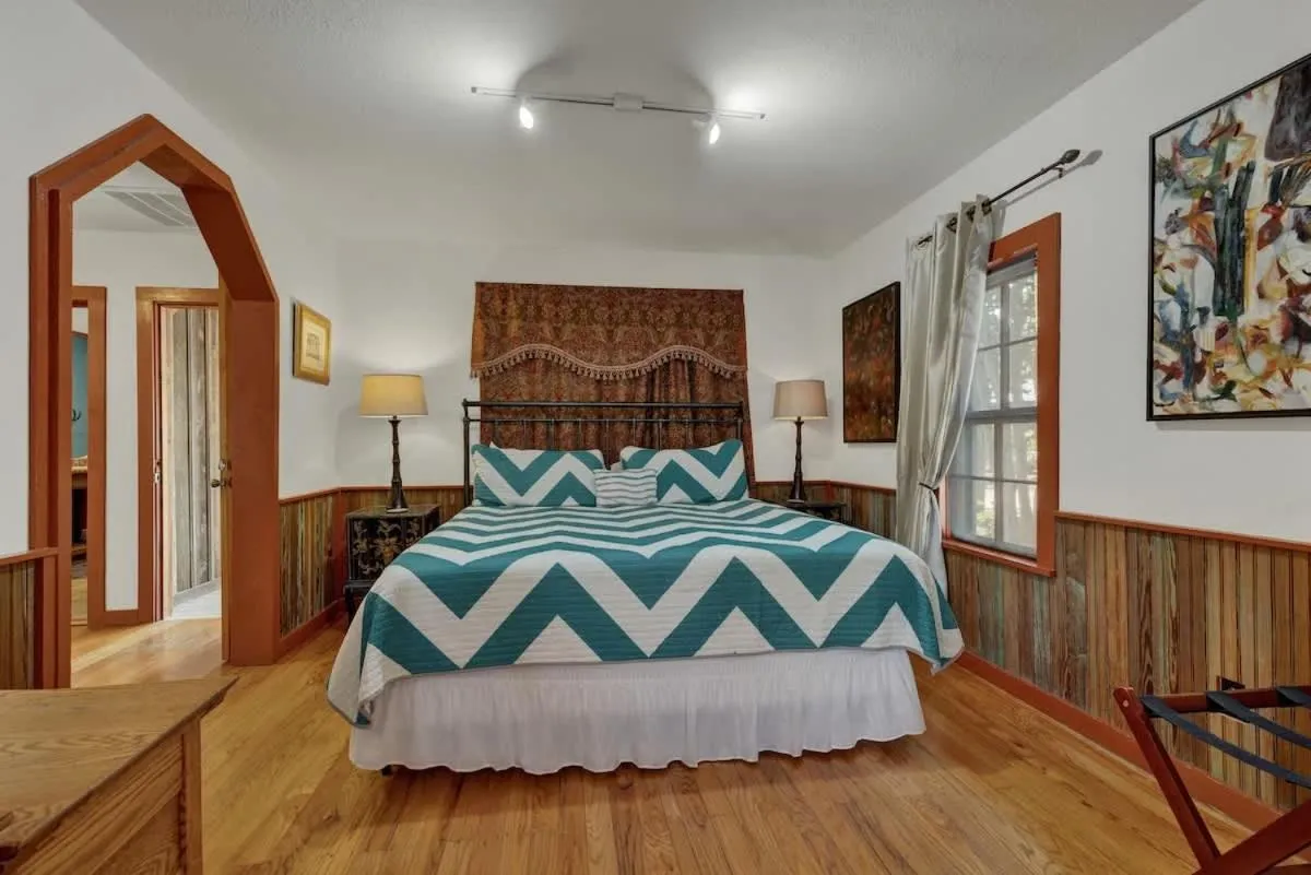 Bed in Sonora Casita Hot-Tub + Nandina Cottage Hot-Tub