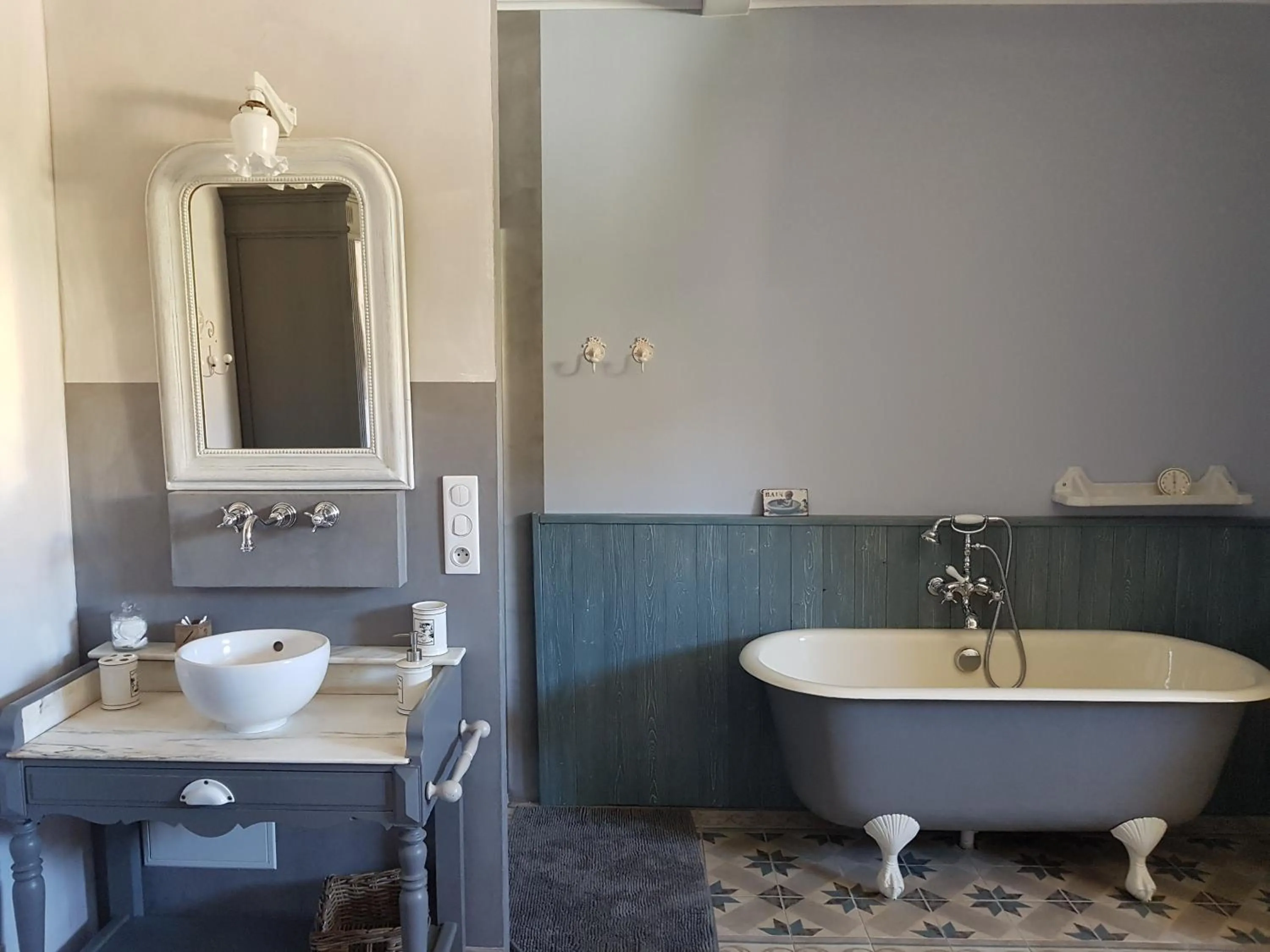 Bathroom in CHAMBRES D'HÔTES L'Oréliane en Provence Adults Only