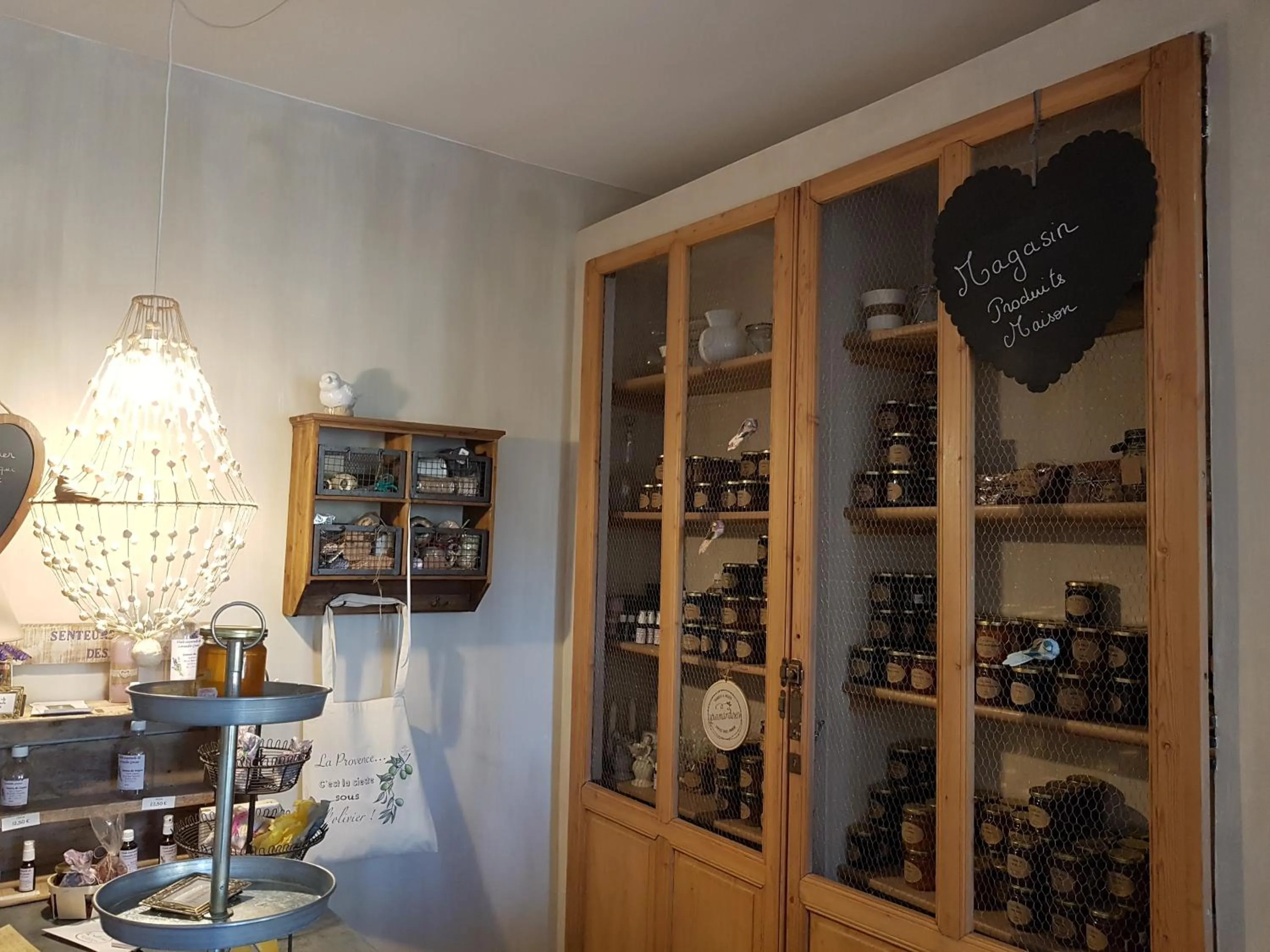 Food and drinks in CHAMBRES D'HÔTES L'Oréliane en Provence Adults Only