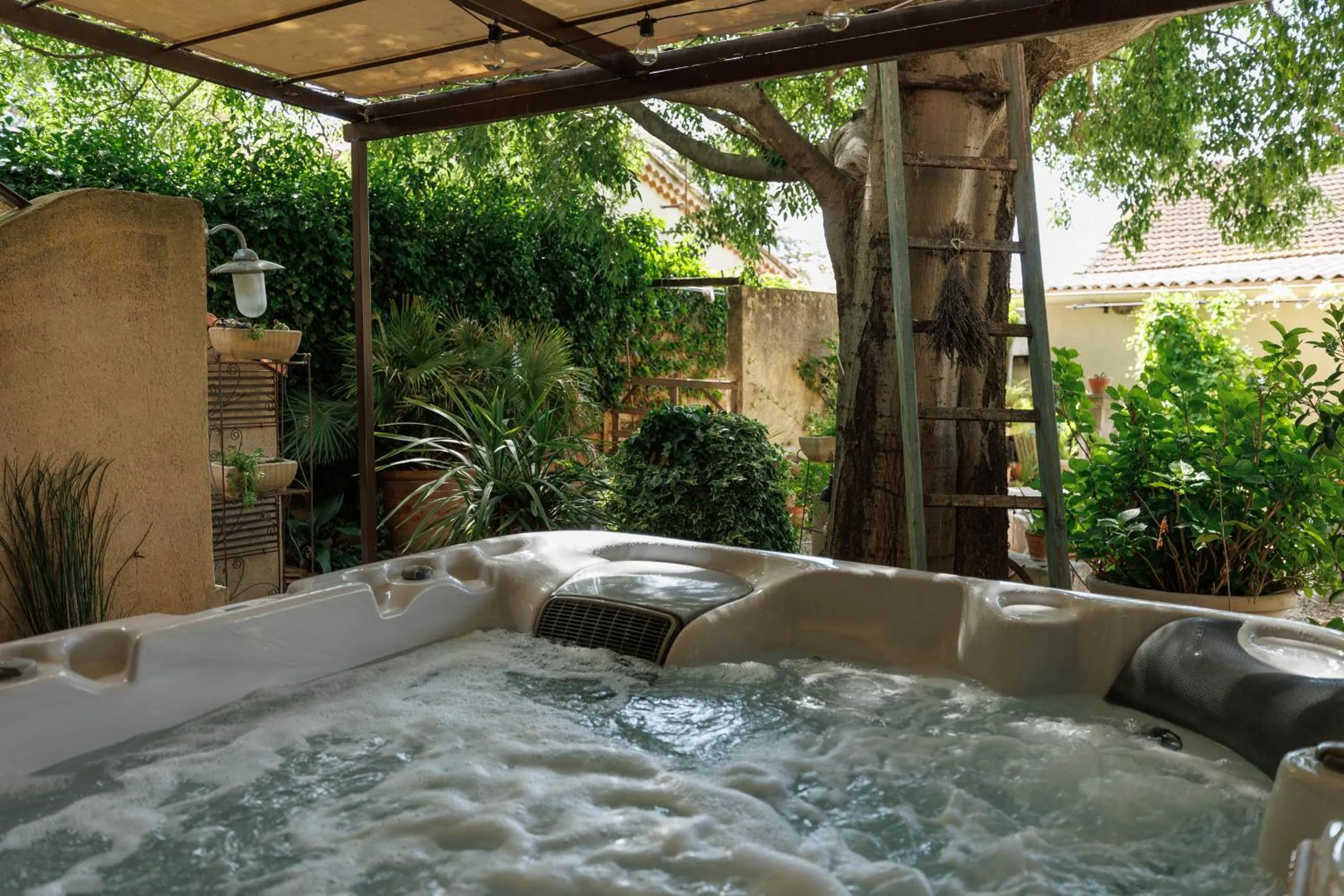 Spa and wellness centre/facilities in CHAMBRES D'HÔTES L'Oréliane en Provence Adults Only