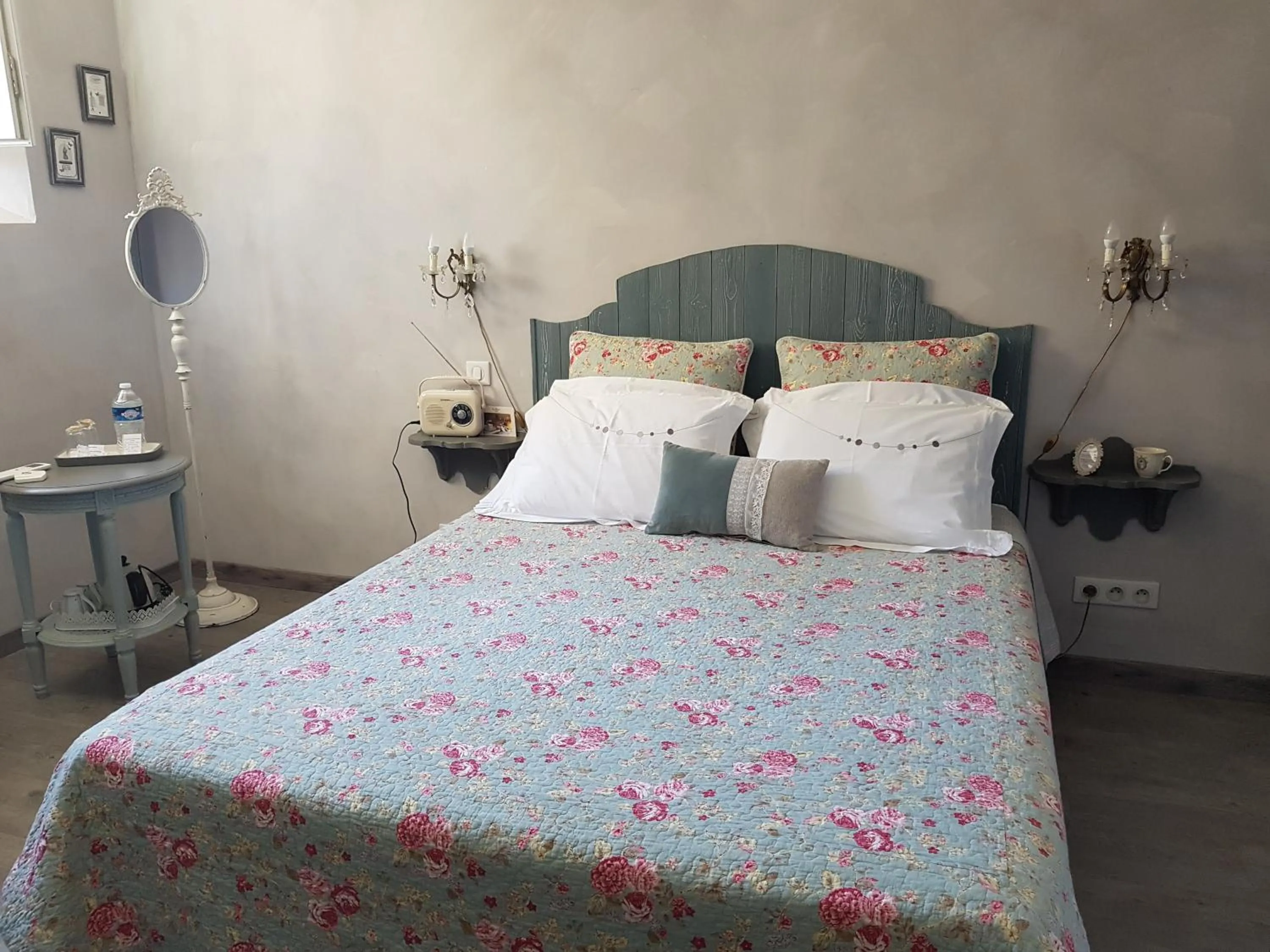 Bed in CHAMBRES D'HÔTES L'Oréliane en Provence Adults Only