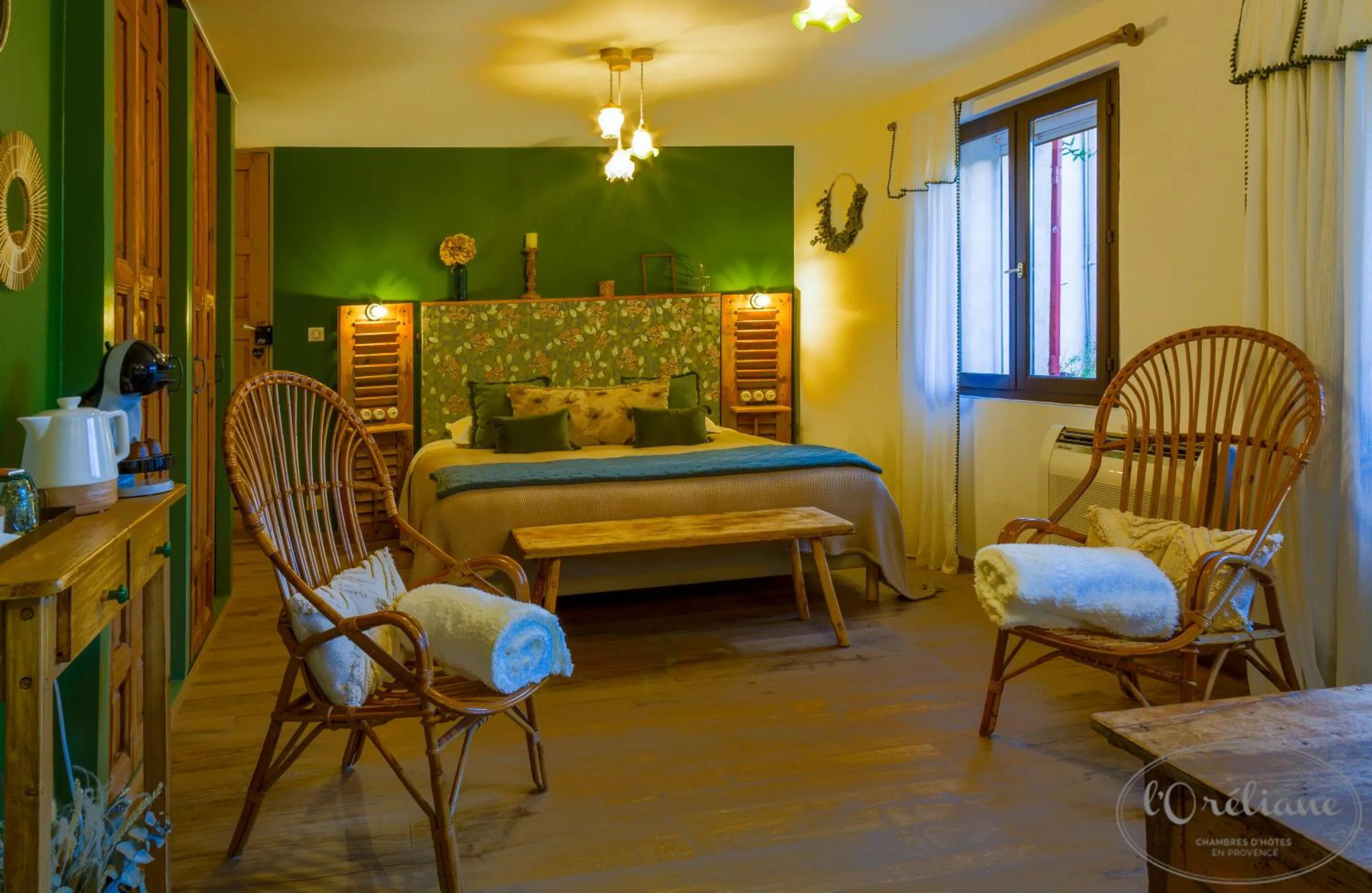 Photo of the whole room, Bed in CHAMBRES D'HÔTES L'Oréliane en Provence Adults Only