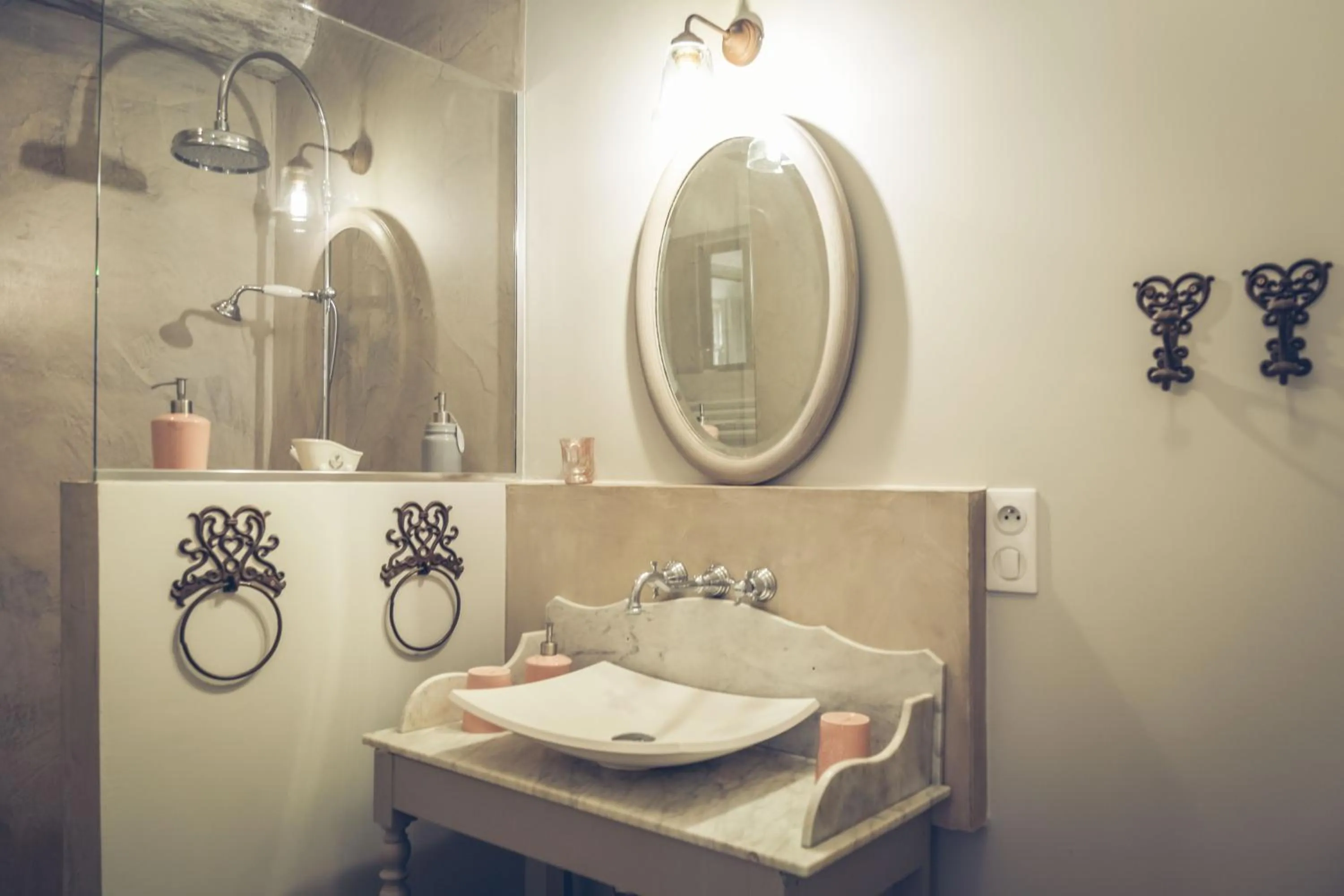 Bathroom in CHAMBRES D'HÔTES L'Oréliane en Provence Adults Only