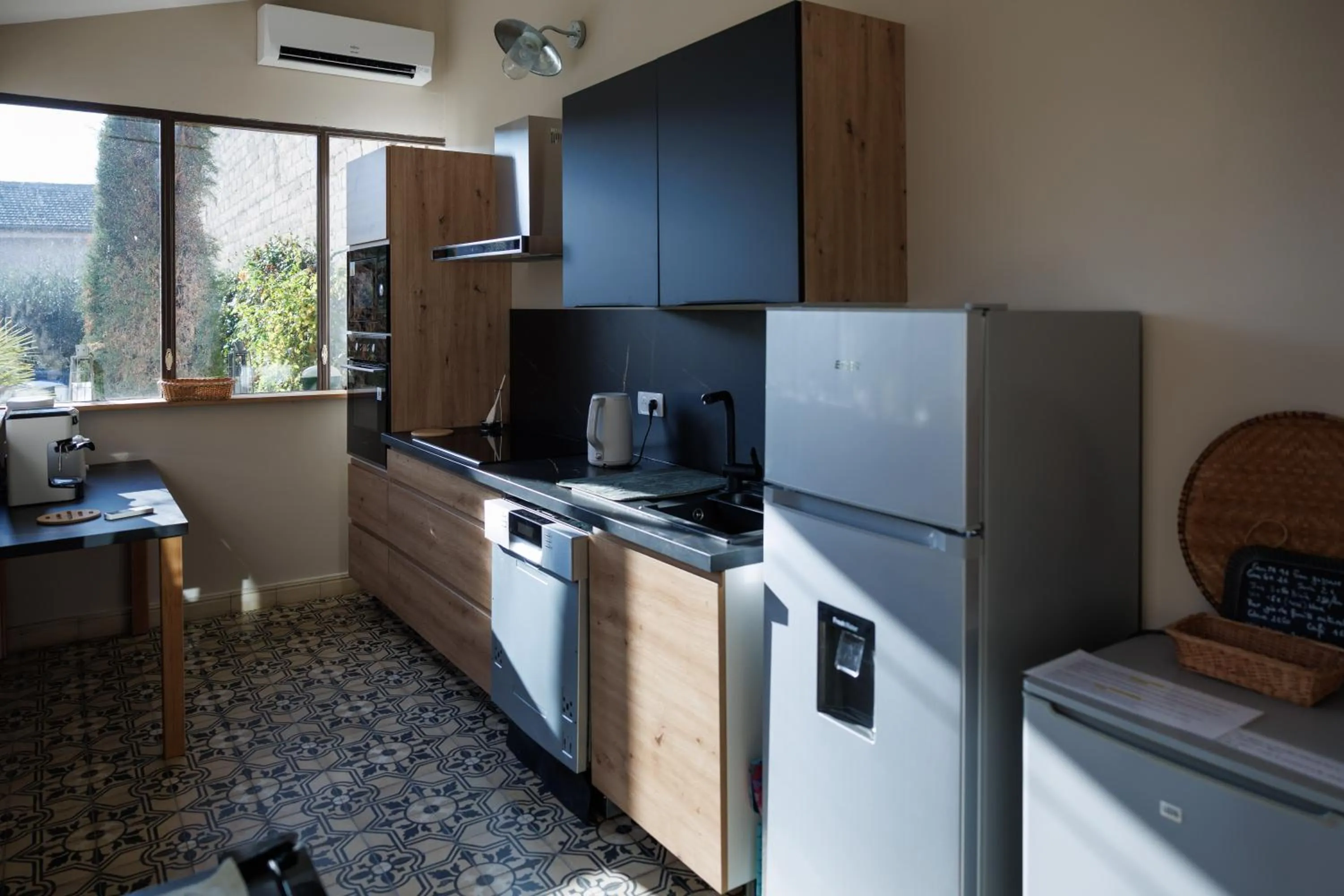 Communal kitchen in CHAMBRES D'HÔTES L'Oréliane en Provence Adults Only