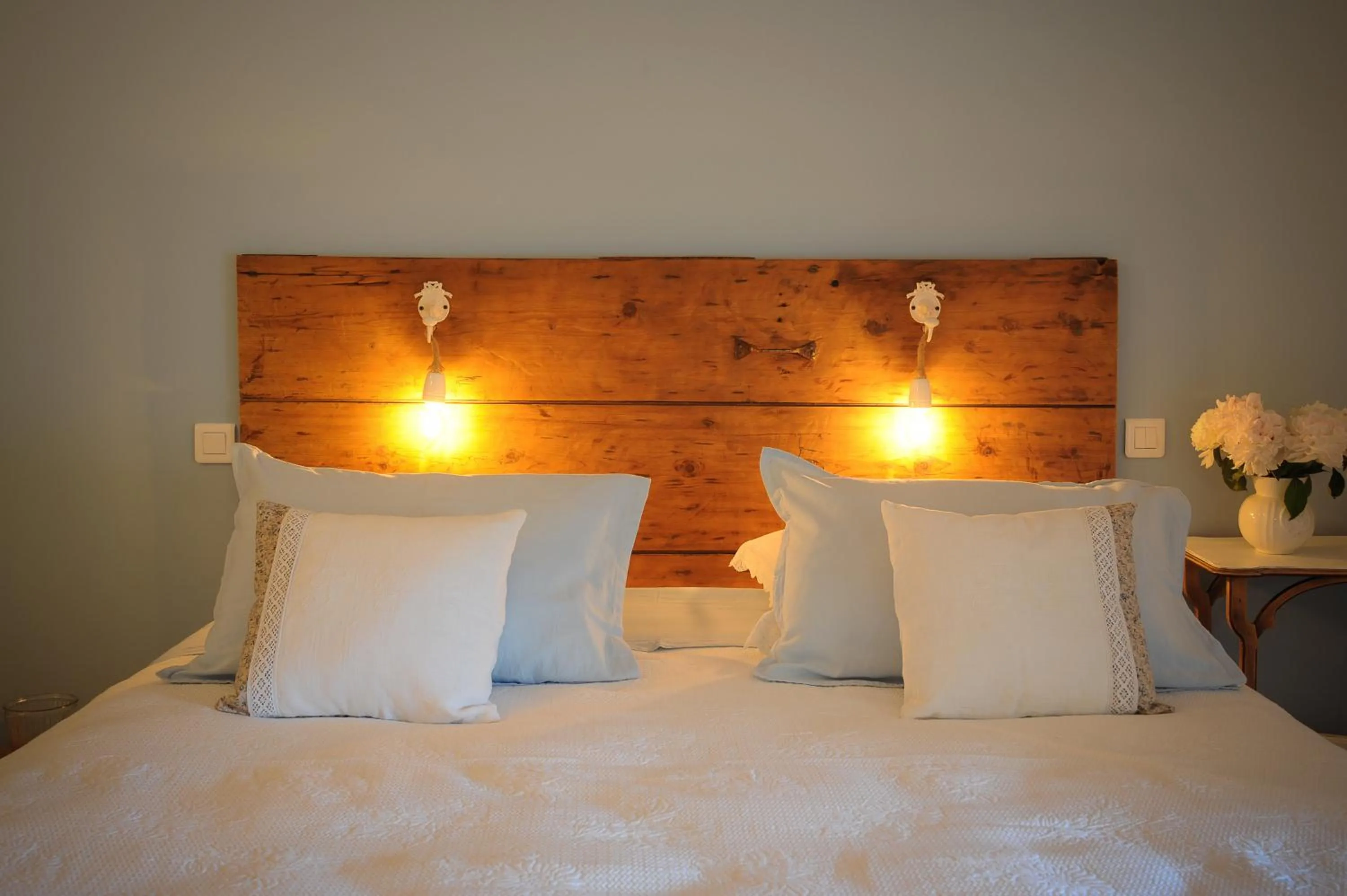 Bed in CHAMBRES D'HÔTES L'Oréliane en Provence Adults Only