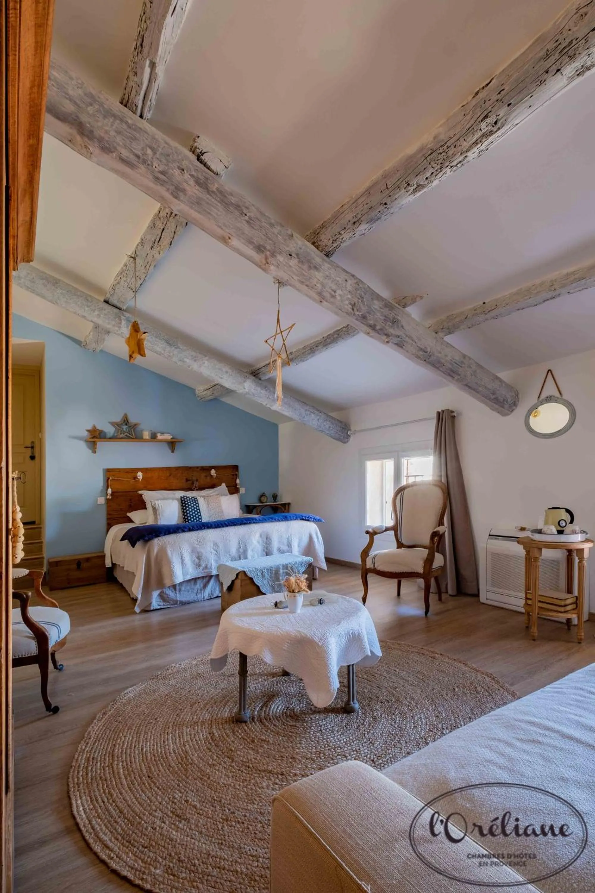 Bed in CHAMBRES D'HÔTES L'Oréliane en Provence Adults Only