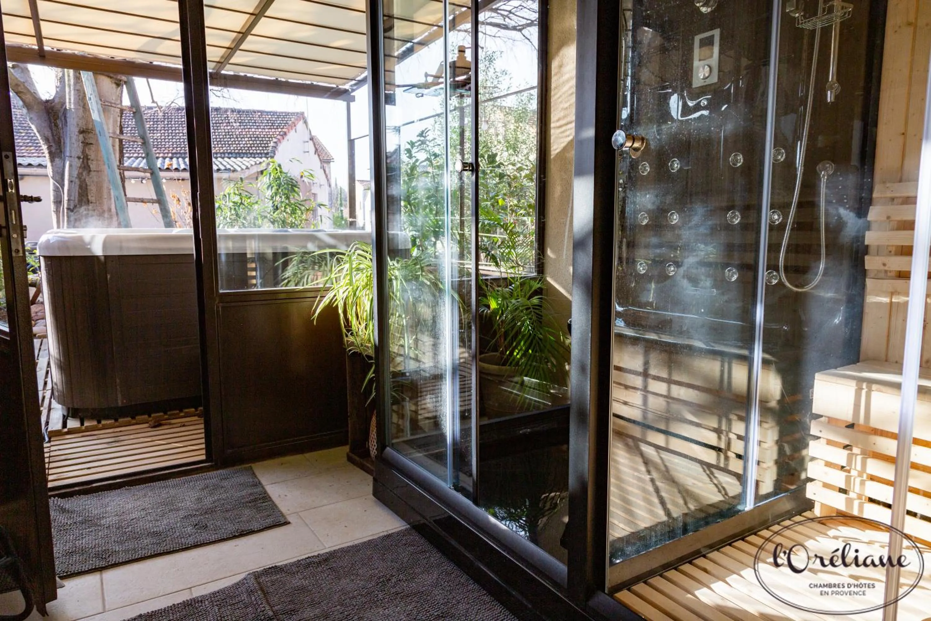 Sauna in CHAMBRES D'HÔTES L'Oréliane en Provence Adults Only