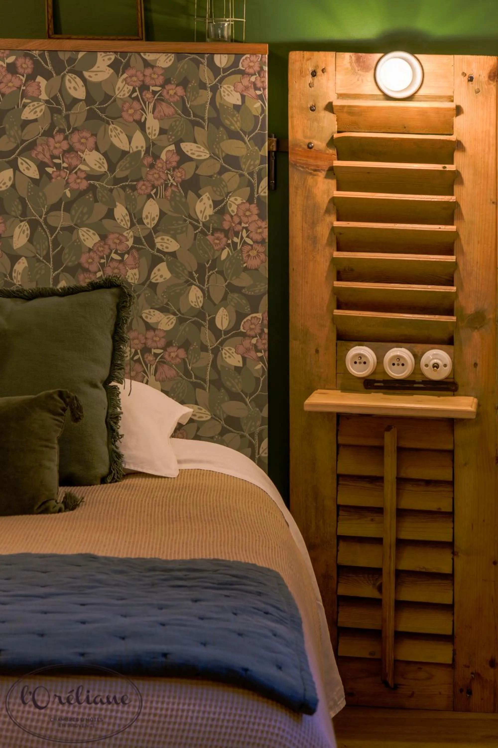 Bedroom, Bed in CHAMBRES D'HÔTES L'Oréliane en Provence Adults Only