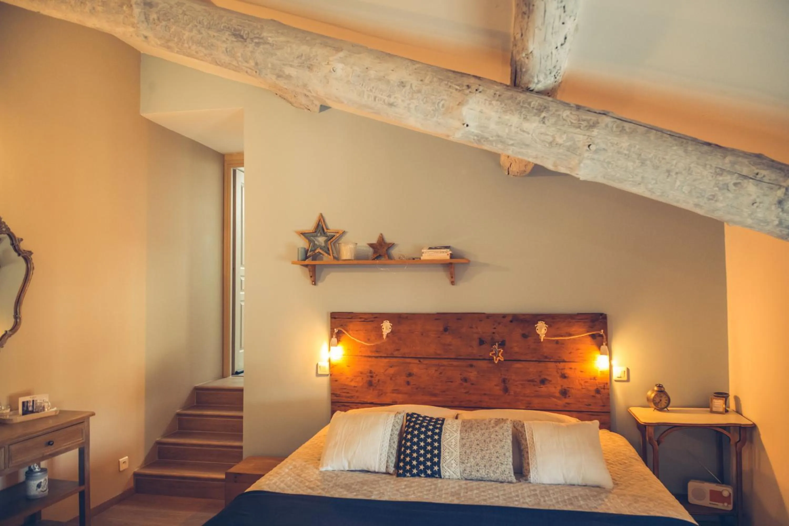 Bed in CHAMBRES D'HÔTES L'Oréliane en Provence Adults Only