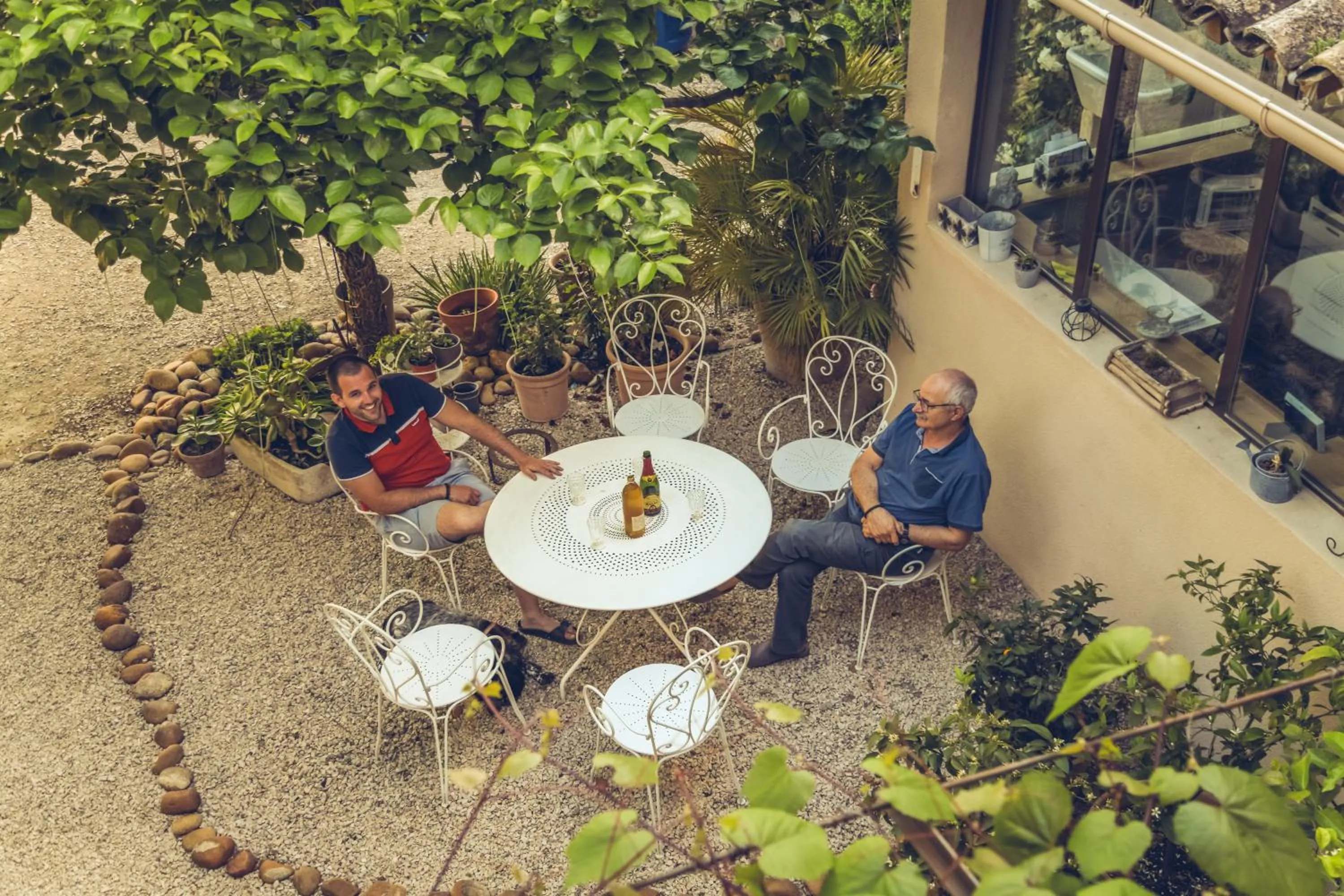 Inner courtyard view in CHAMBRES D'HÔTES L'Oréliane en Provence Adults Only