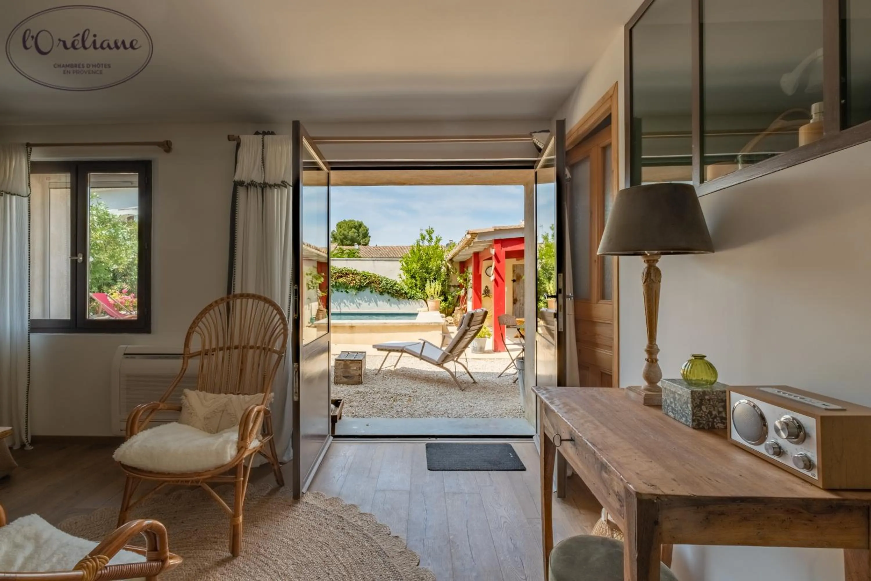 Patio in CHAMBRES D'HÔTES L'Oréliane en Provence Adults Only