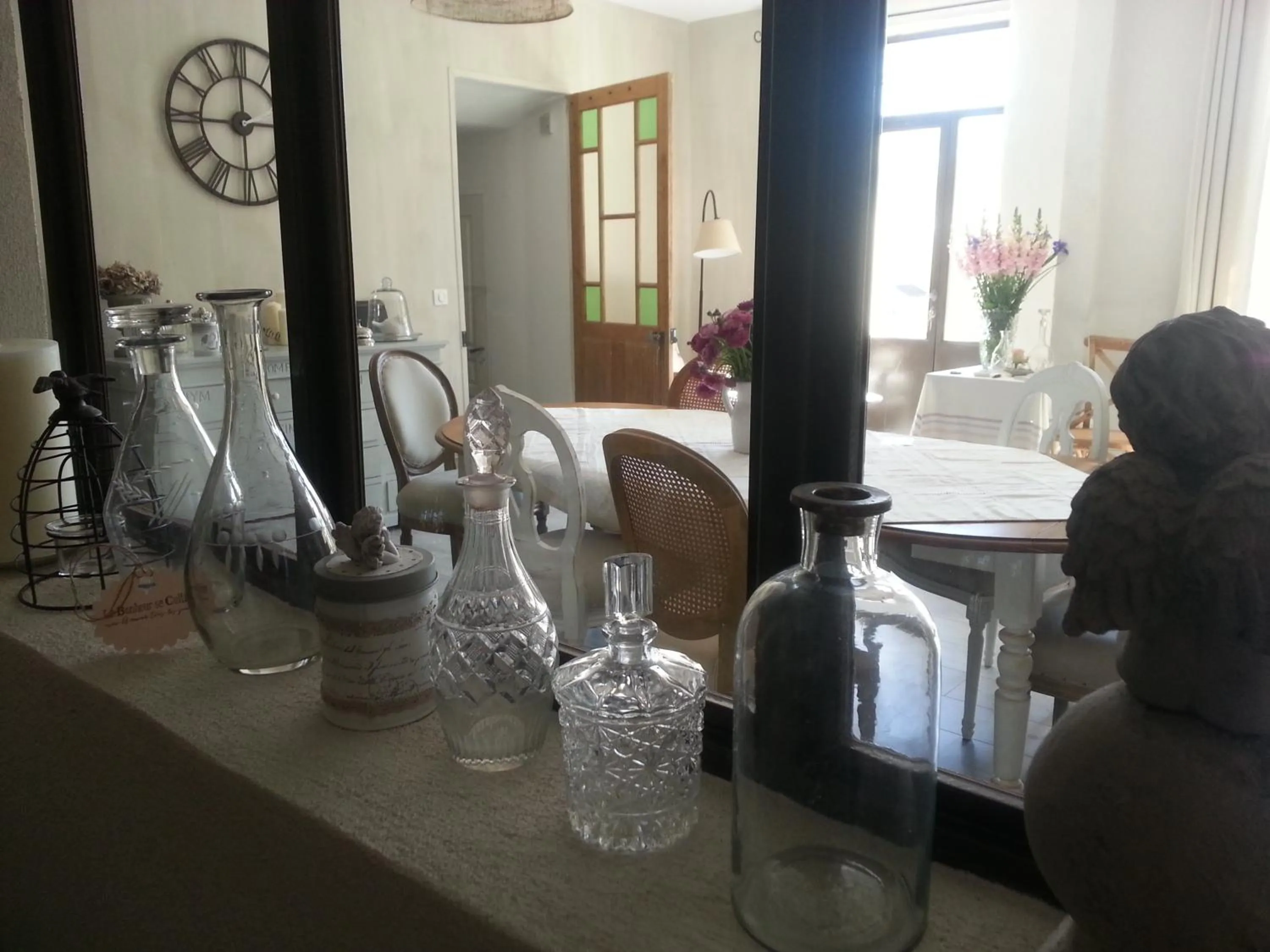 Decorative detail in CHAMBRES D'HÔTES L'Oréliane en Provence Adults Only