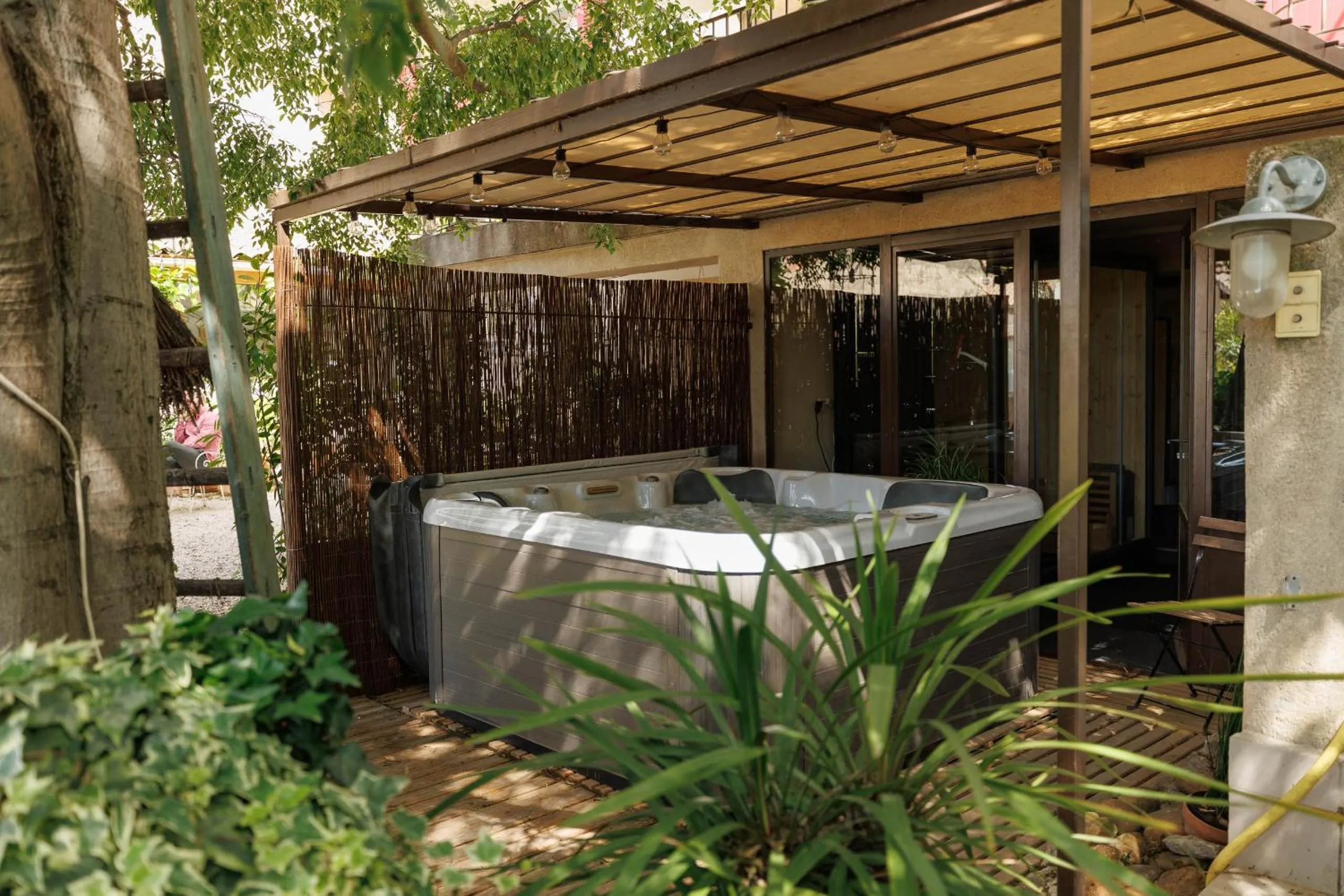 Spa and wellness centre/facilities in CHAMBRES D'HÔTES L'Oréliane en Provence Adults Only