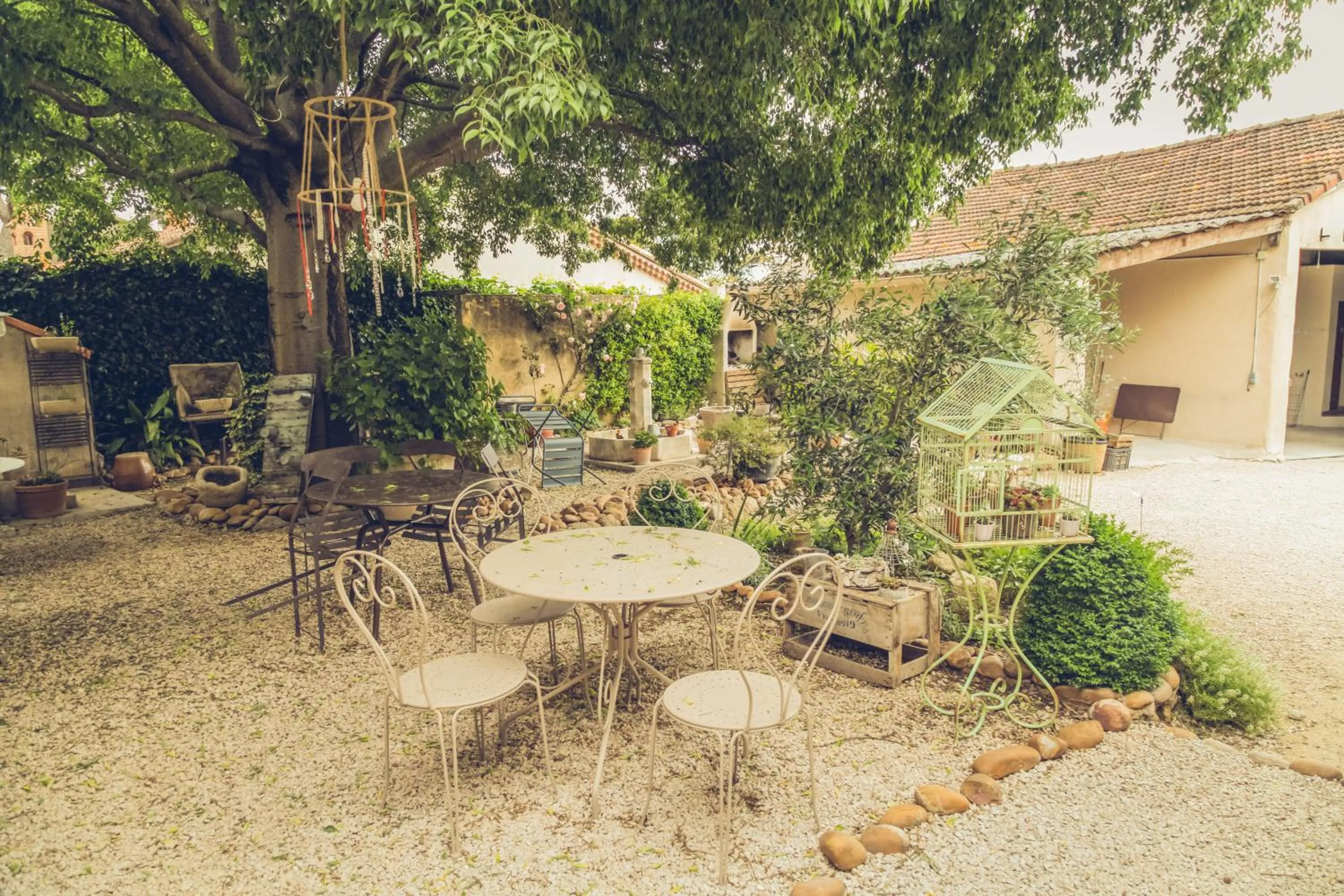 Property building in CHAMBRES D'HÔTES L'Oréliane en Provence Adults Only