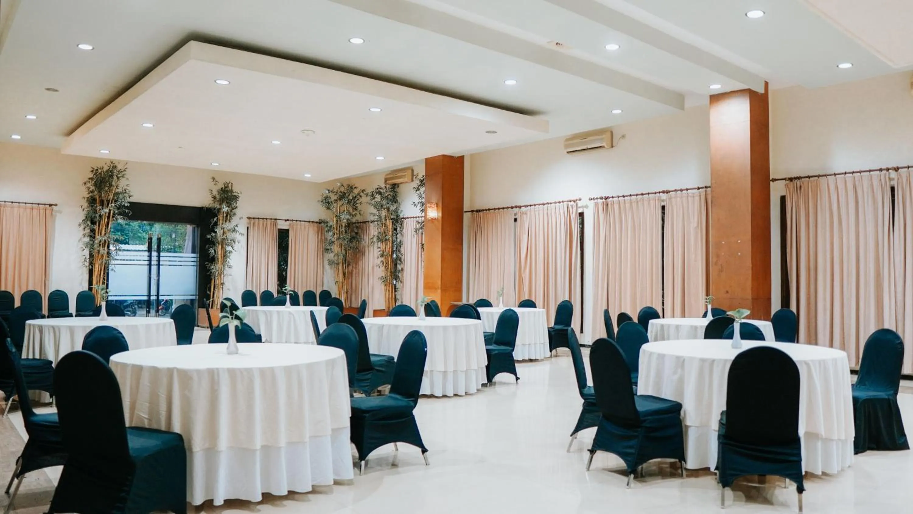 Tuwuh Hotel at Kayutangan