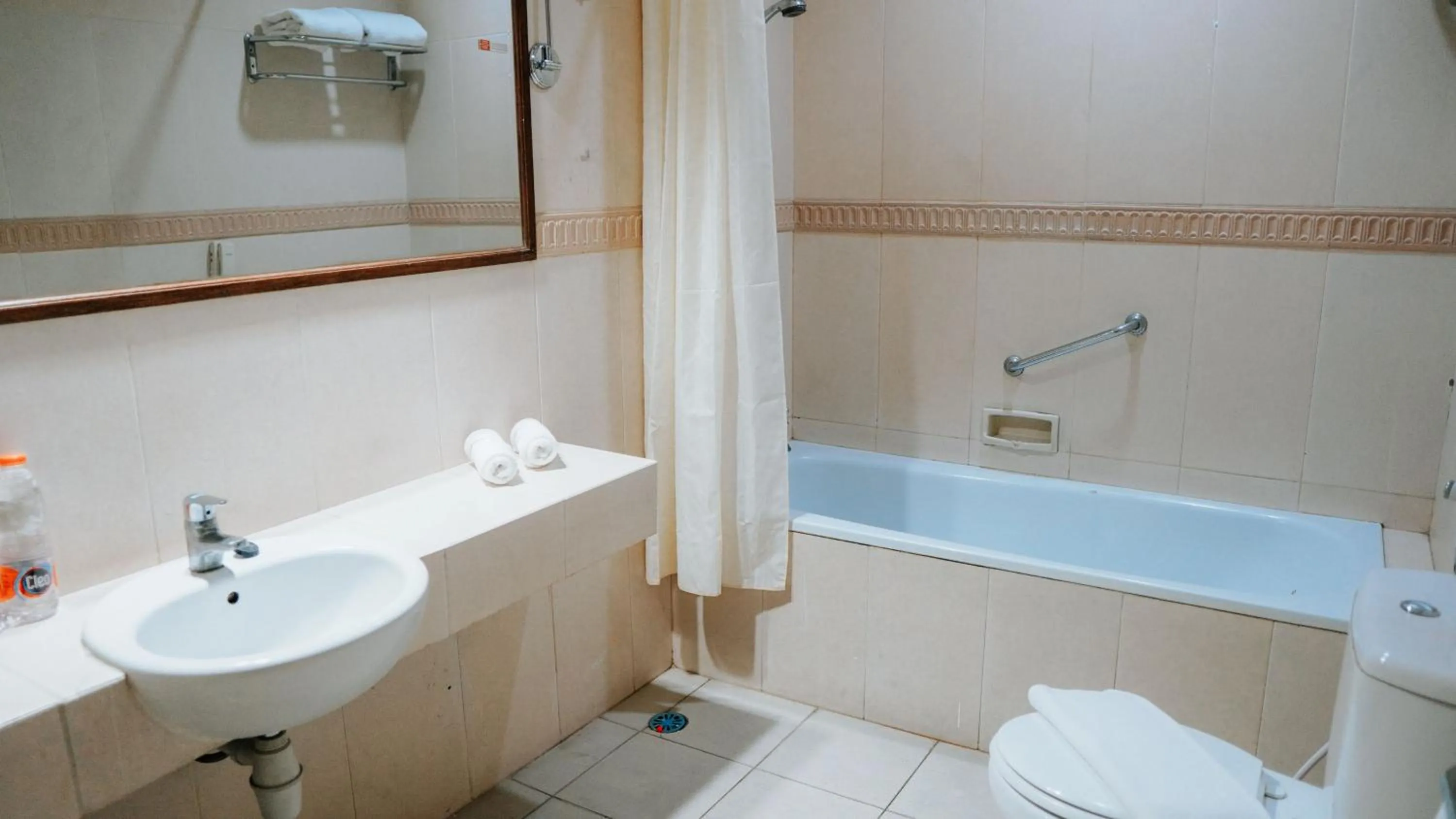 Tuwuh Hotel at Kayutangan