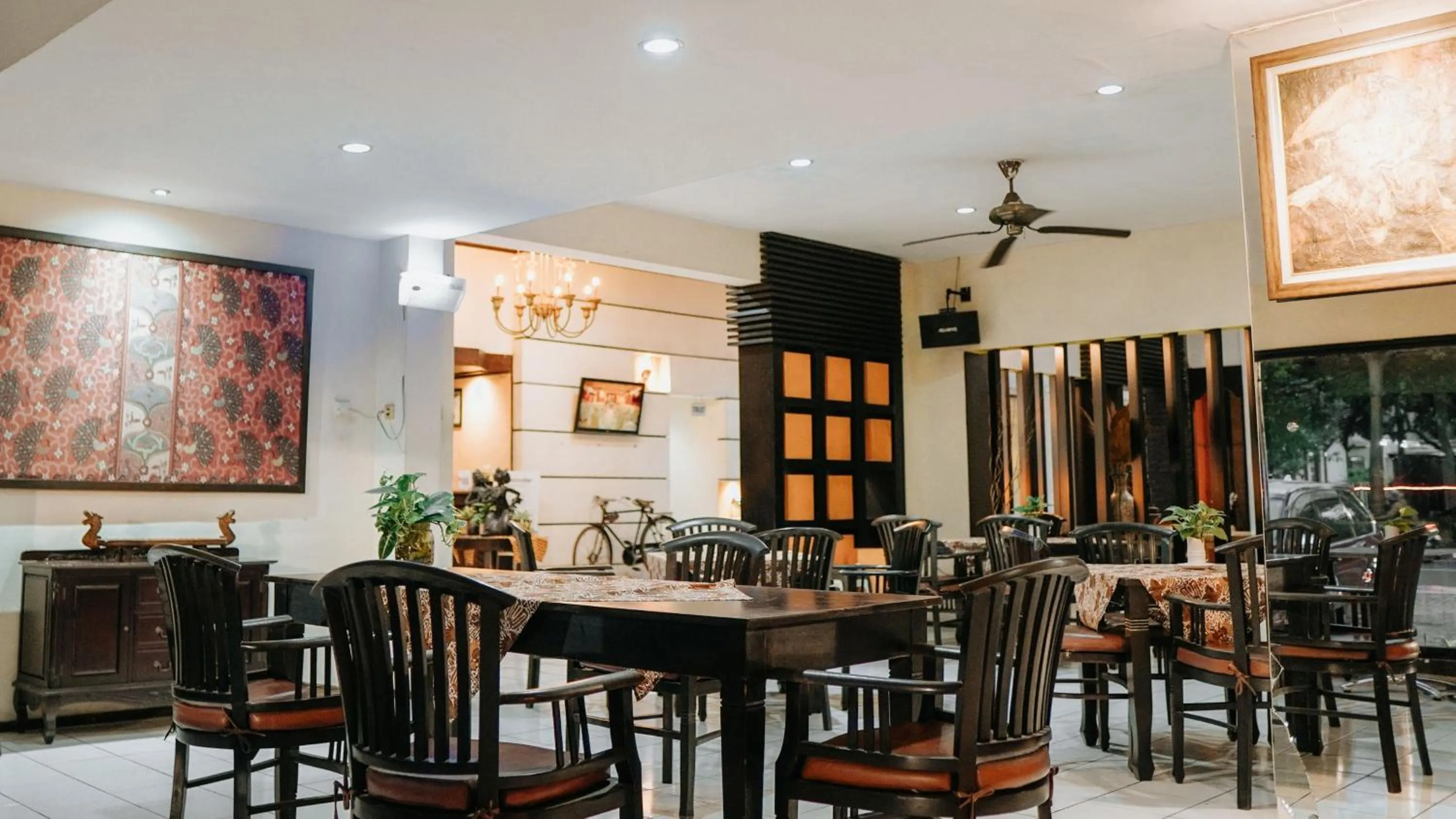 Tuwuh Hotel at Kayutangan