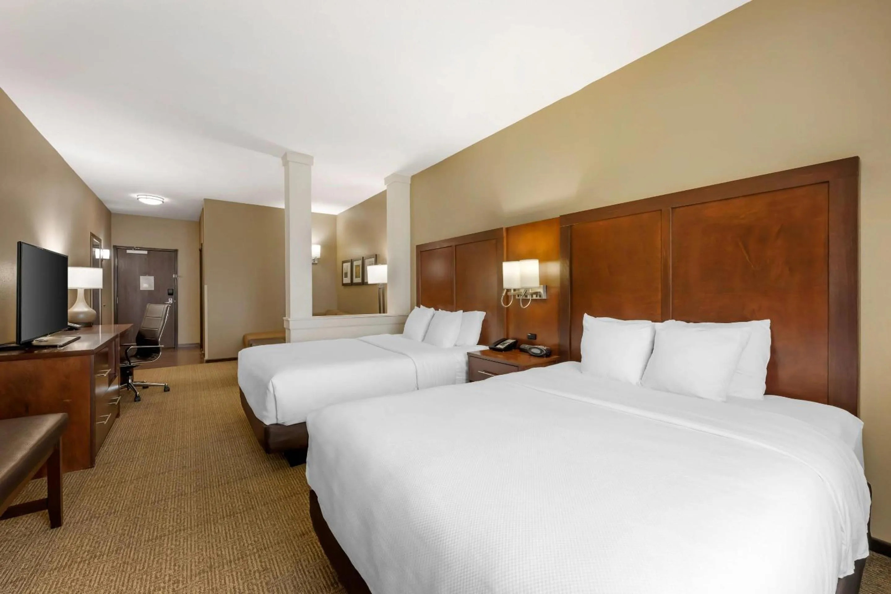 Bedroom, Bed in Comfort Suites West Omaha