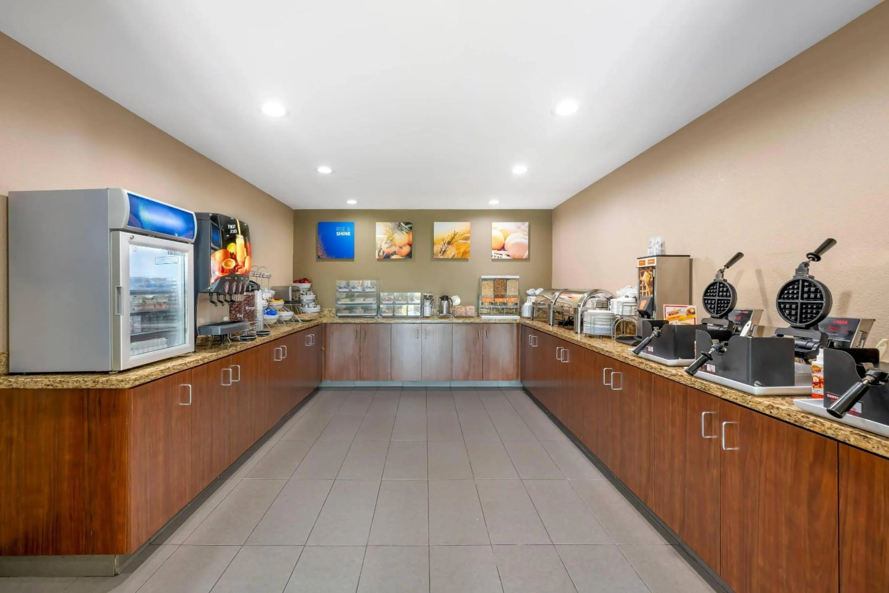 Breakfast in Comfort Suites West Omaha