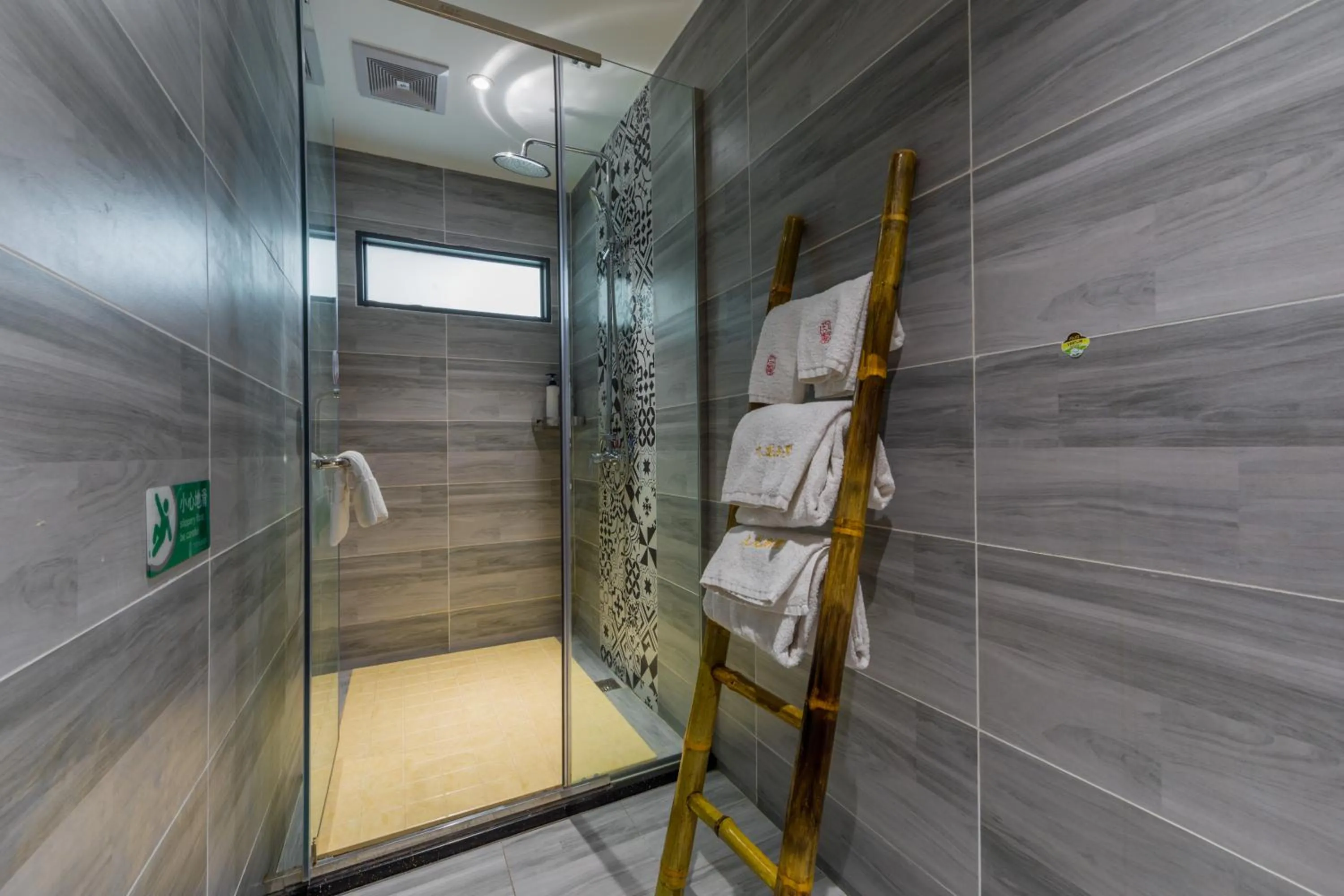Shower in Riverside Inn Guilin Central