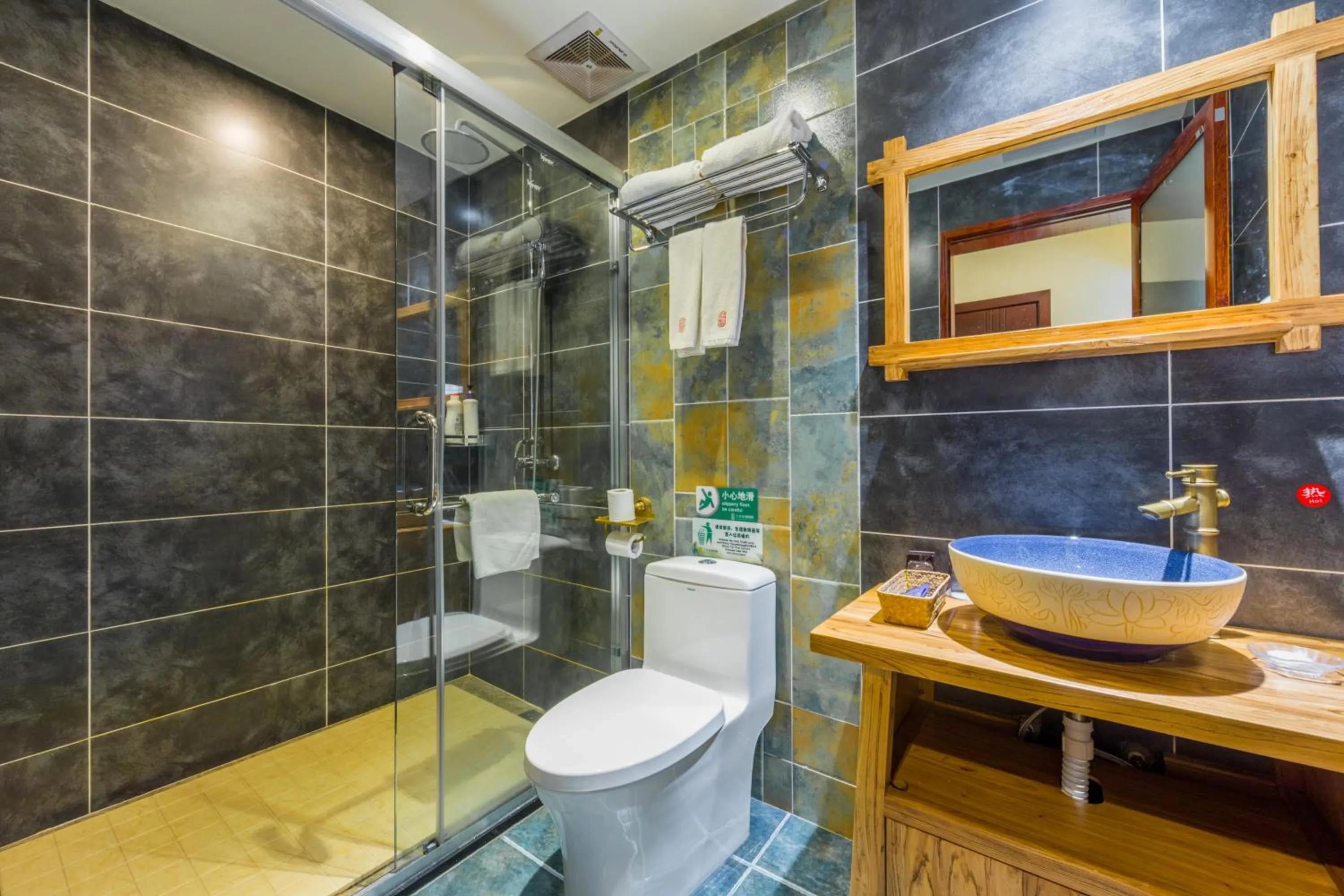 Bathroom in Riverside Inn Guilin Central
