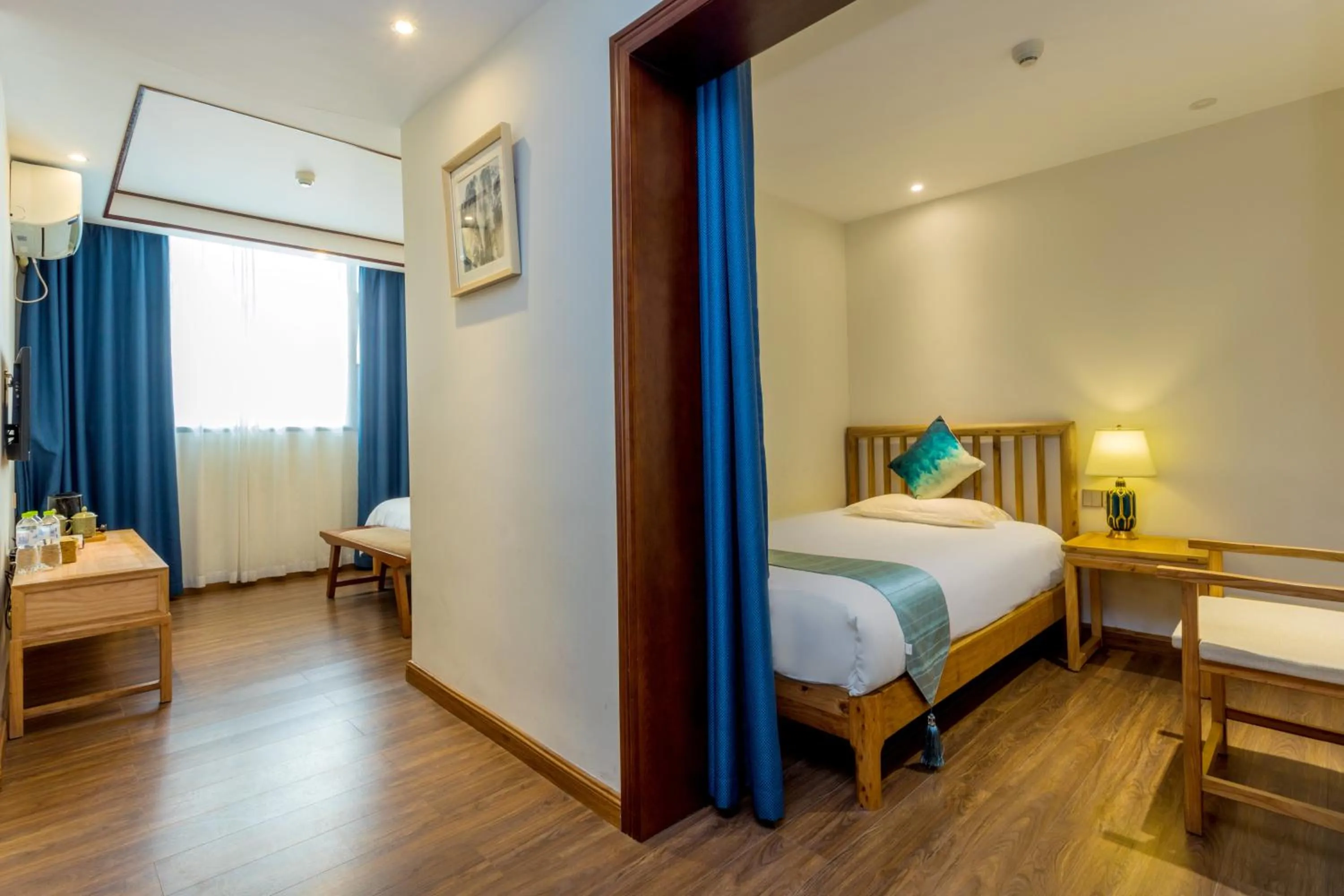 Photo of the whole room, Bed in Riverside Inn Guilin Central