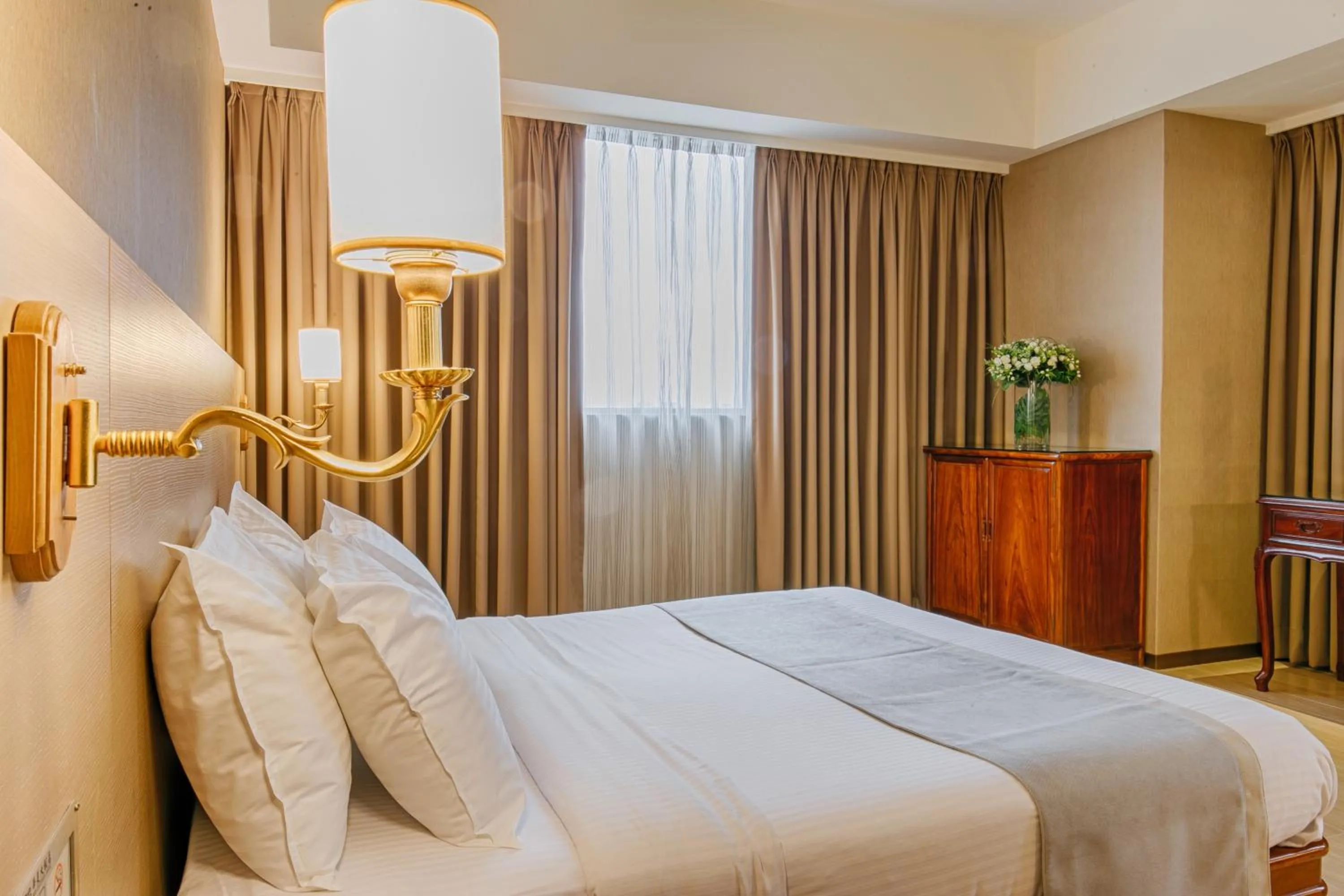 bunk bed, Bed in Highness Hotel