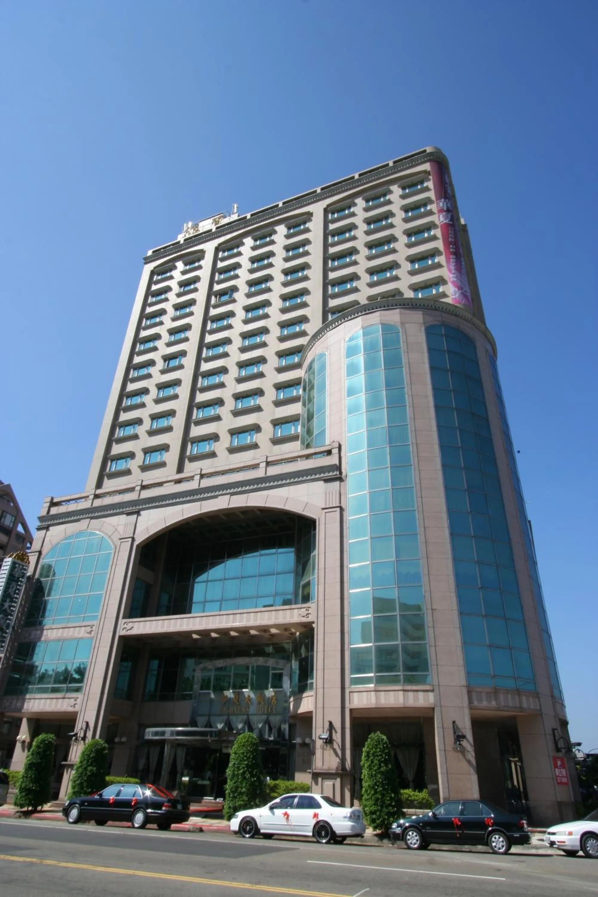 Property building in Highness Hotel