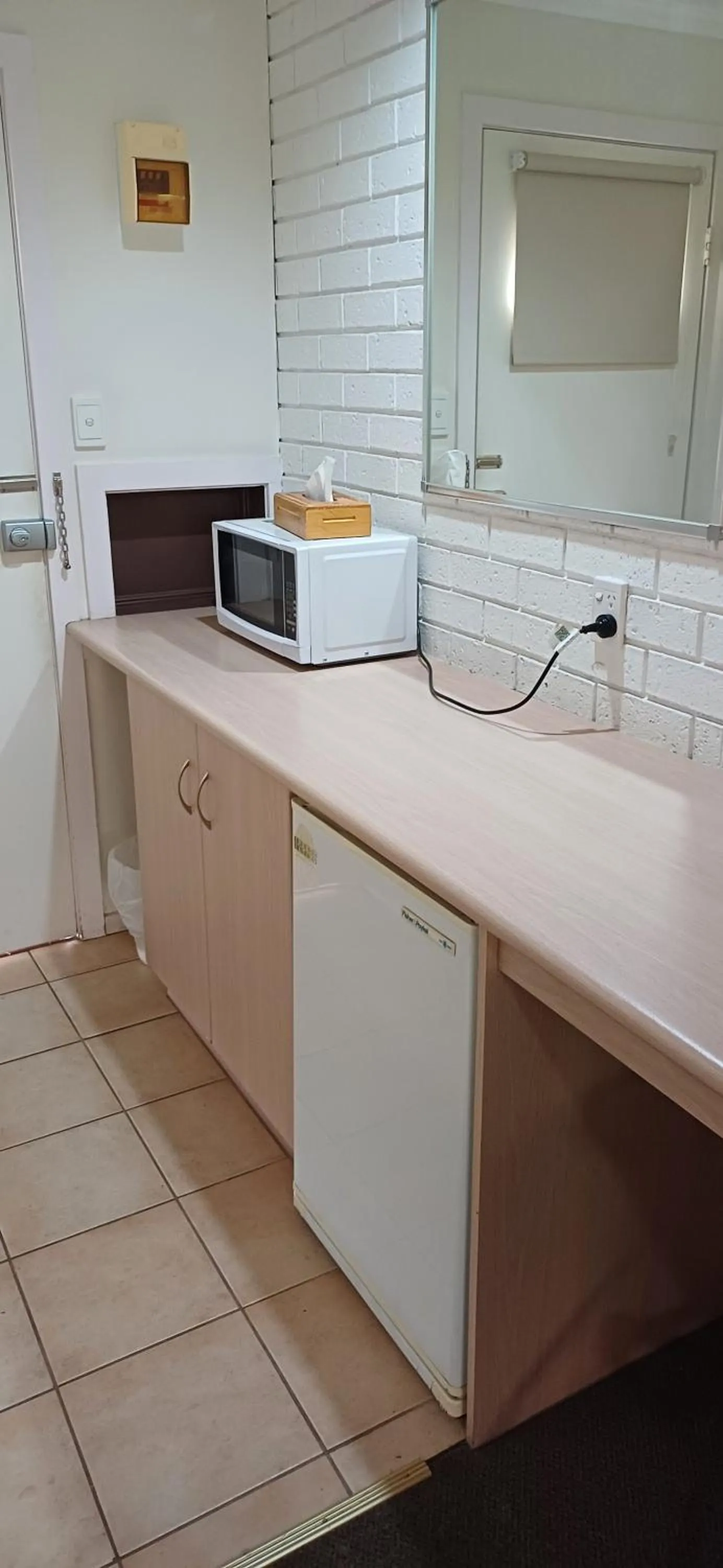 kitchen in Bristol Hill Motor Inn