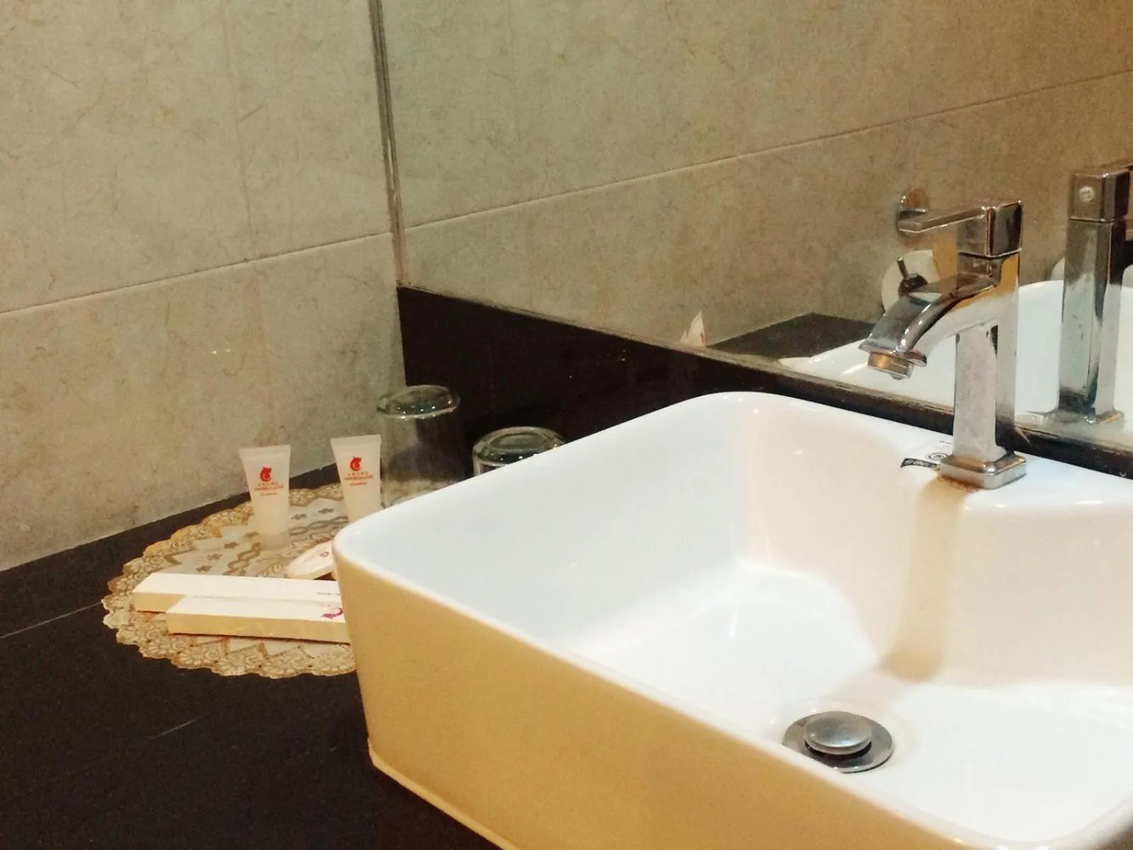 Chinatown Lai Lai Hotel Inc