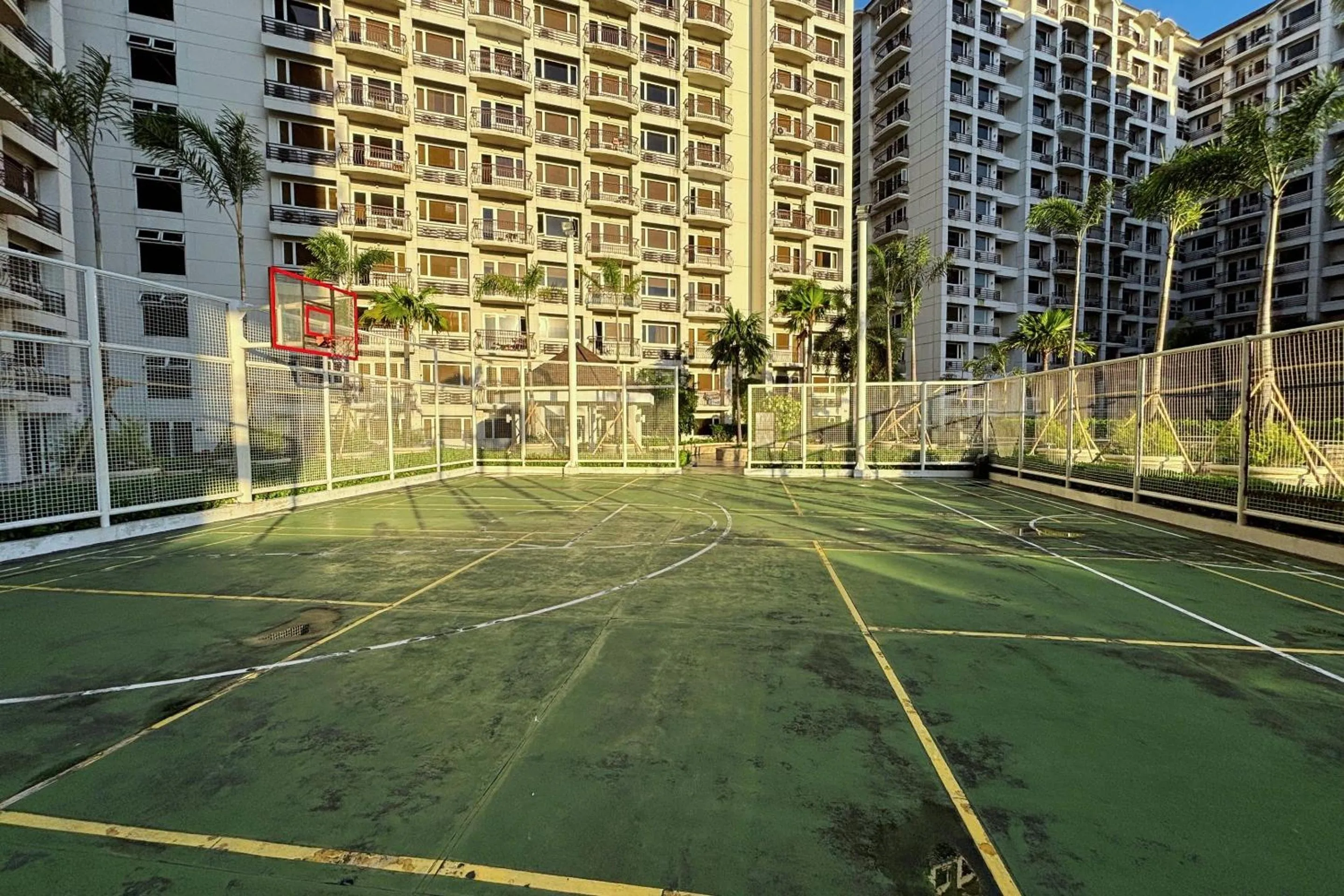 Tennis court in Extremeli Suites