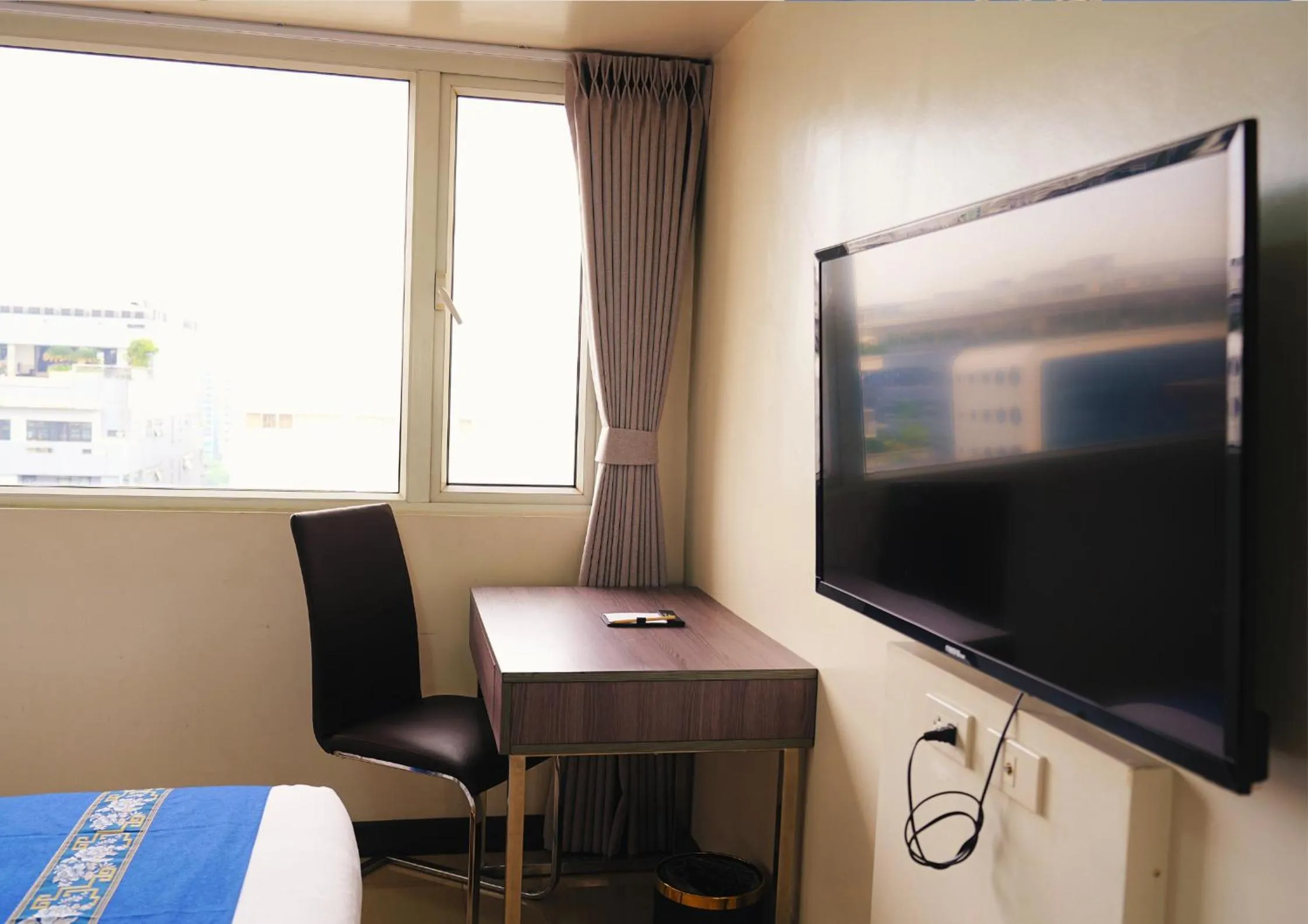 Bed in Extremeli Suites