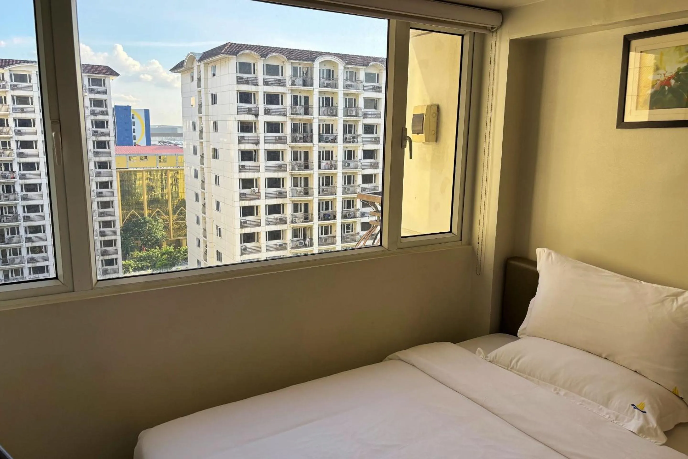 Bed in Extremeli Suites