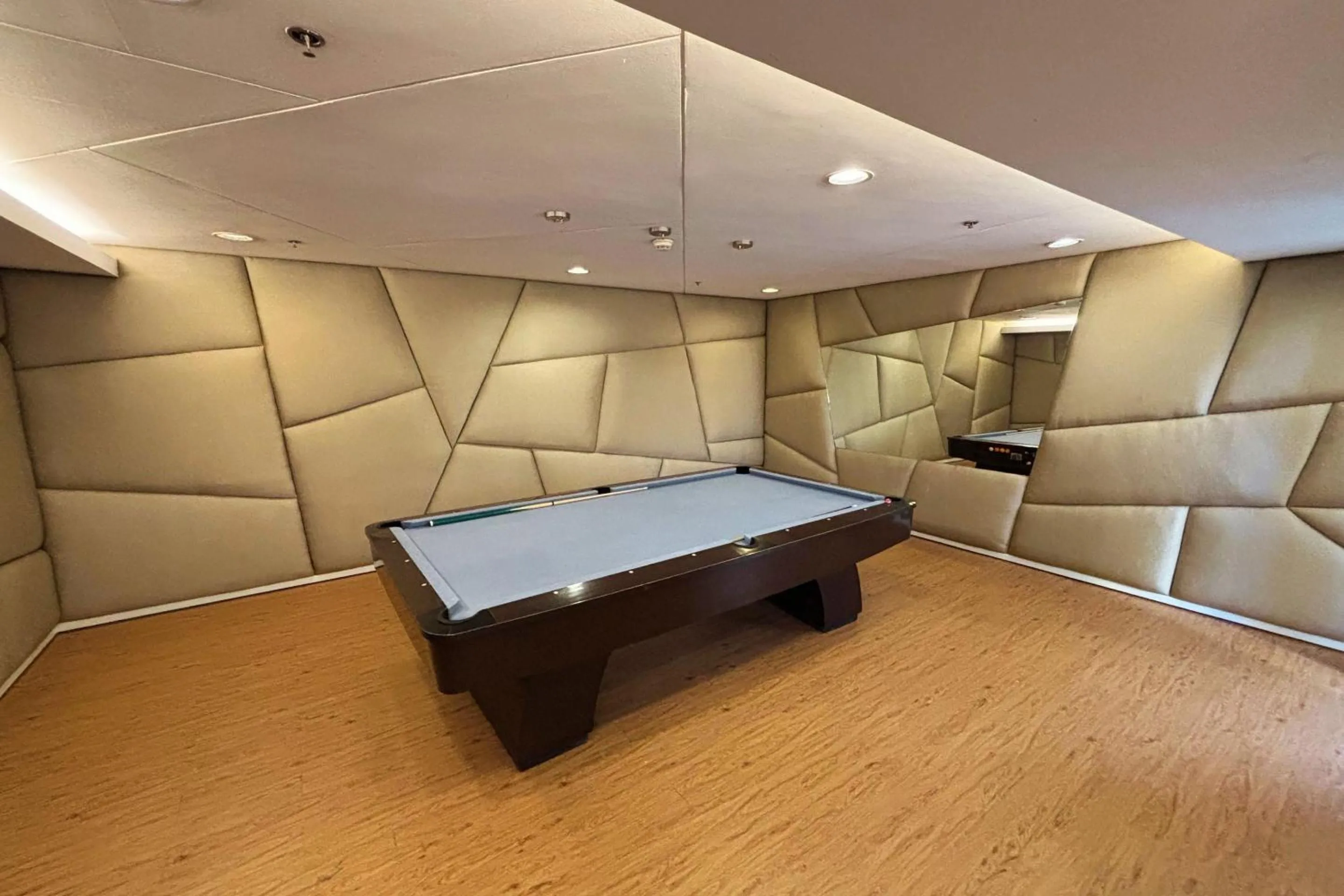 Bedroom, Bed in Extremeli Suites