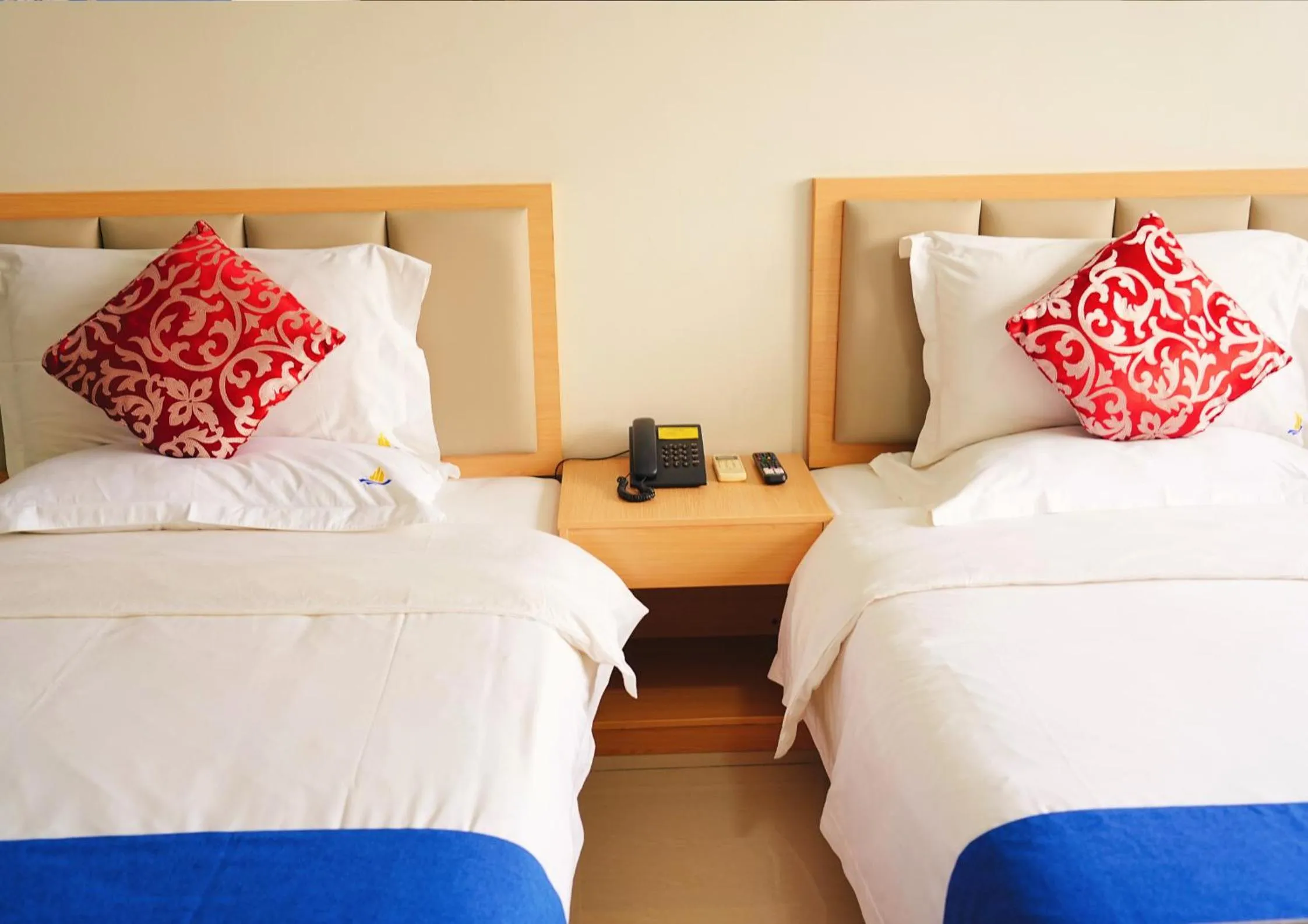 Bed in Extremeli Suites