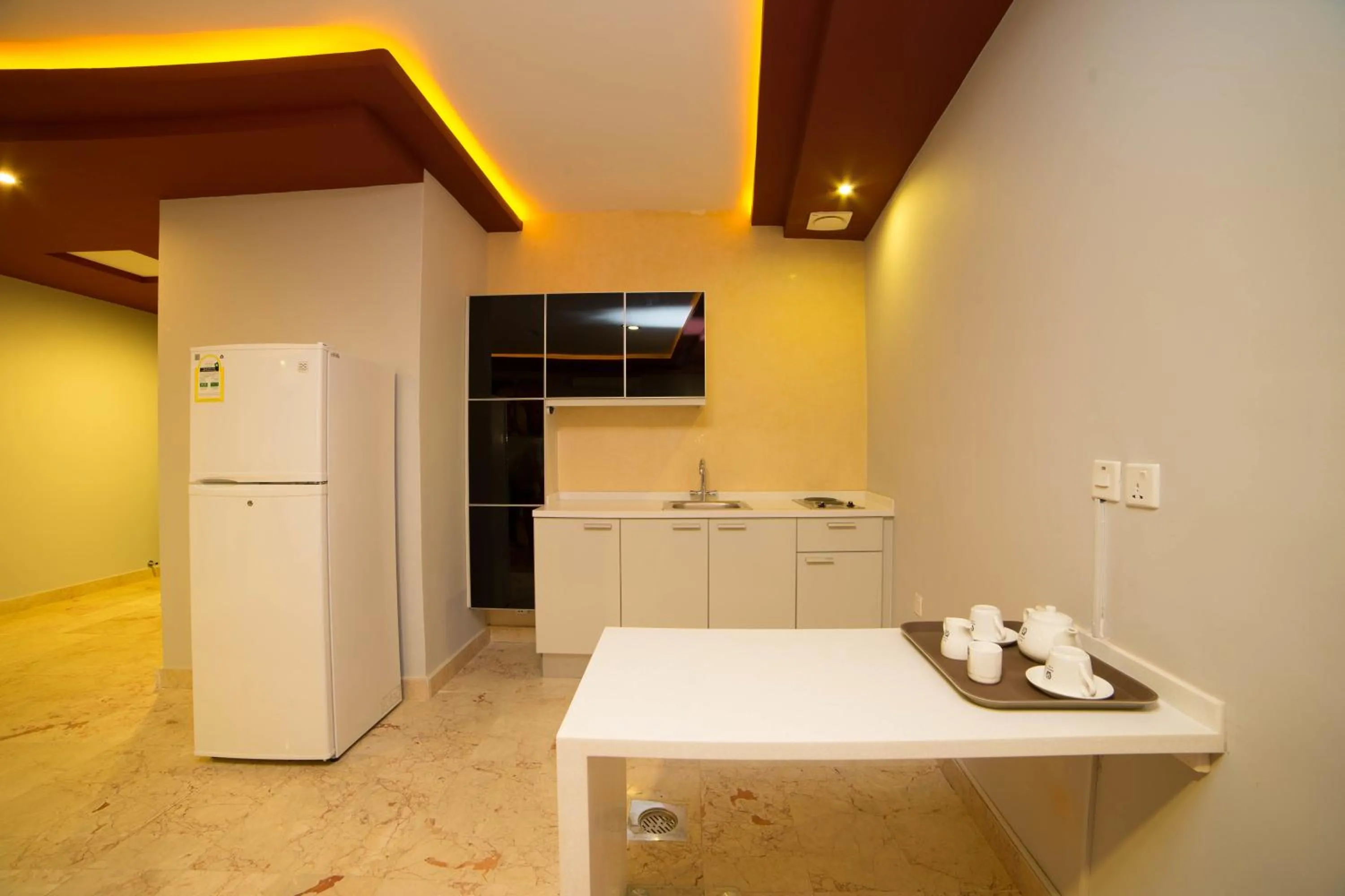 Kitchen or kitchenette in Raoum Inn Hotel Apartments - Buraydah