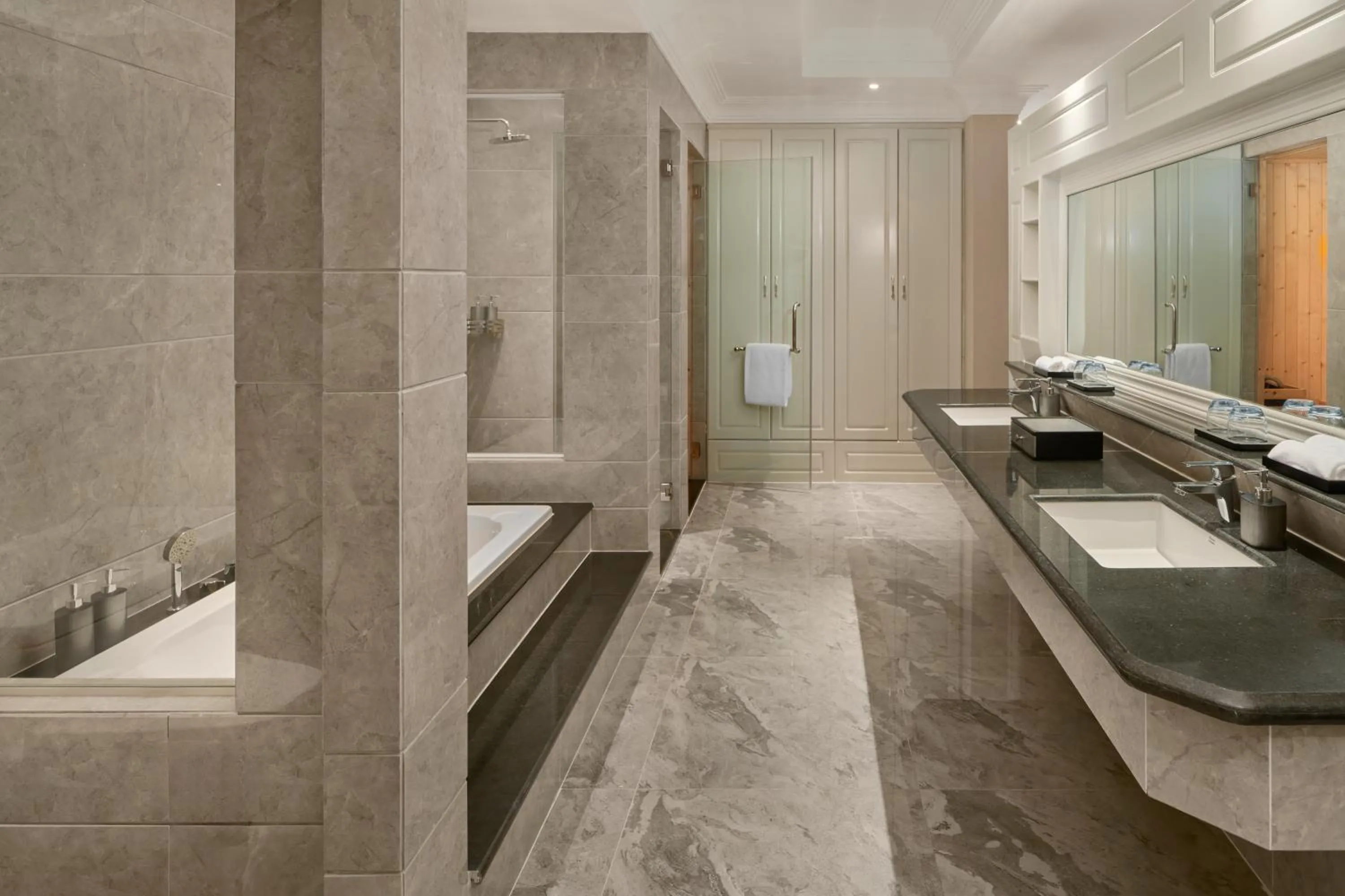 Shower in Wyndham Grand Phnom Penh Capital