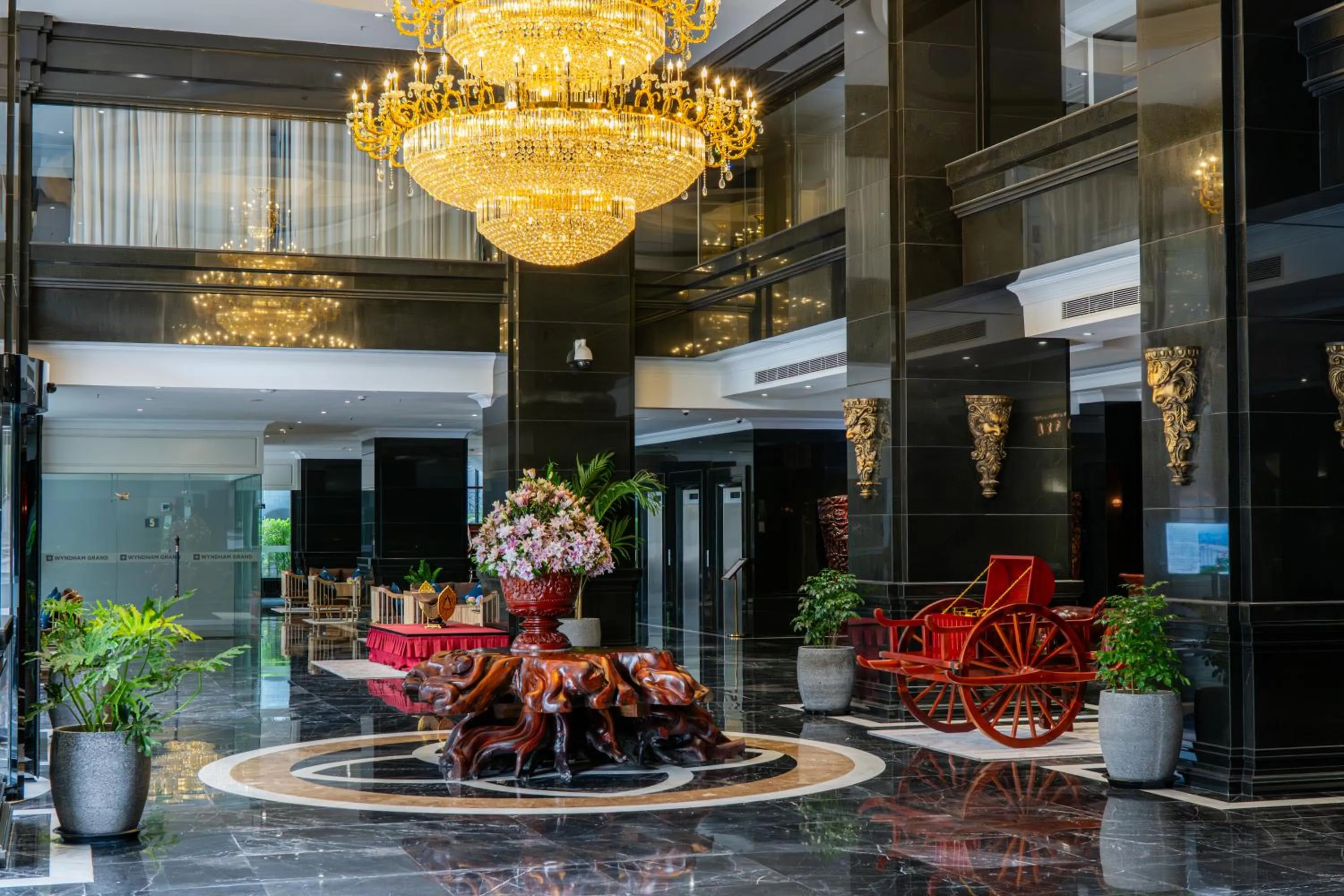Lobby or reception in Wyndham Grand Phnom Penh Capital