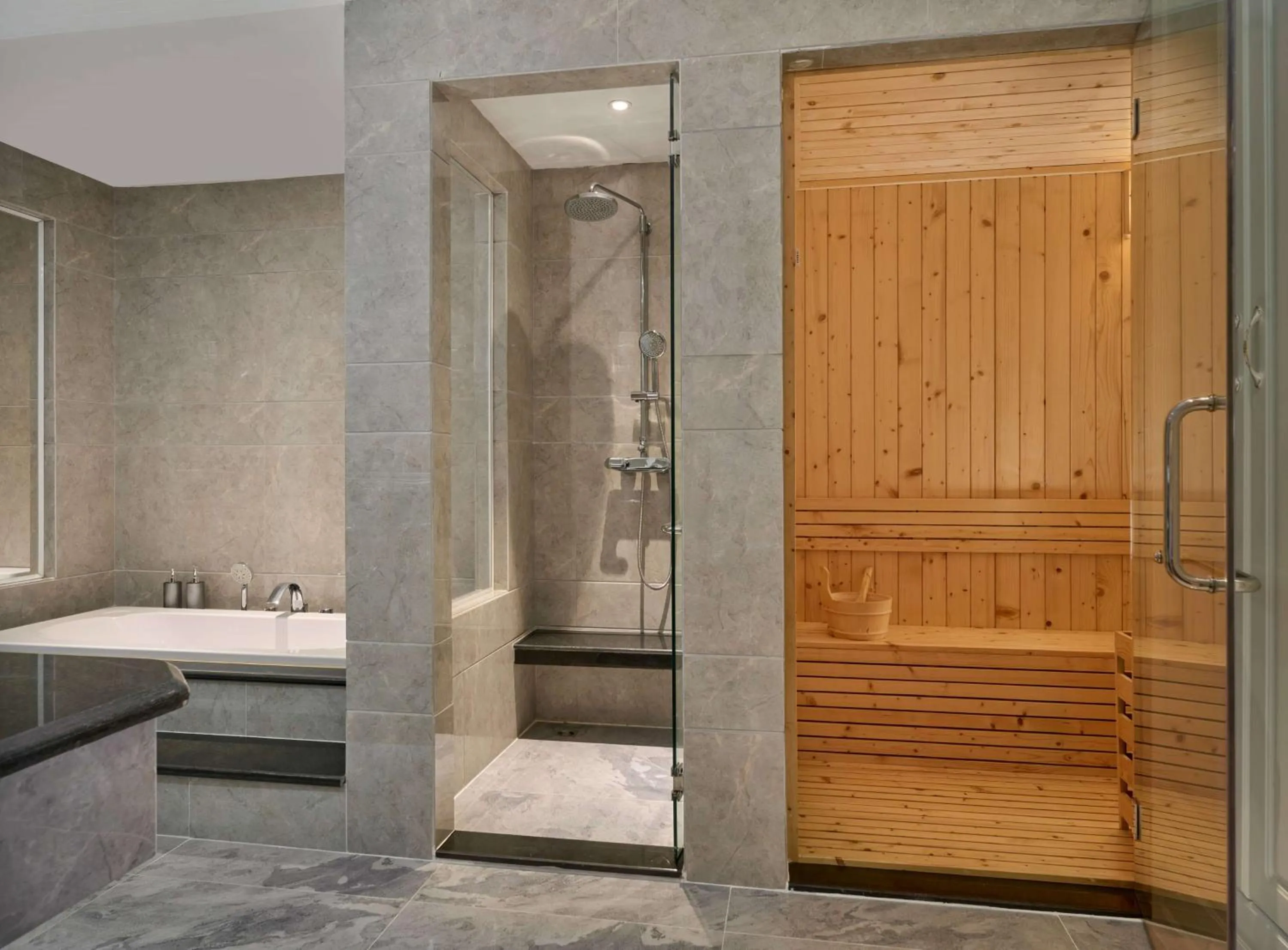 Shower in Wyndham Grand Phnom Penh Capital