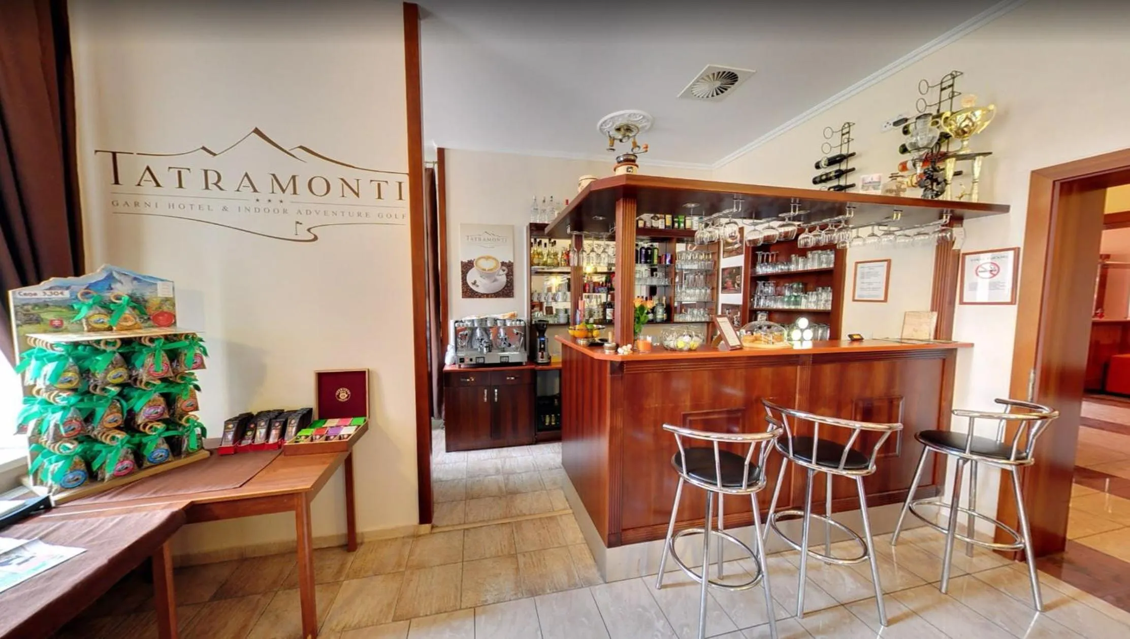 Lounge or bar in Garni Hotel Tatramonti