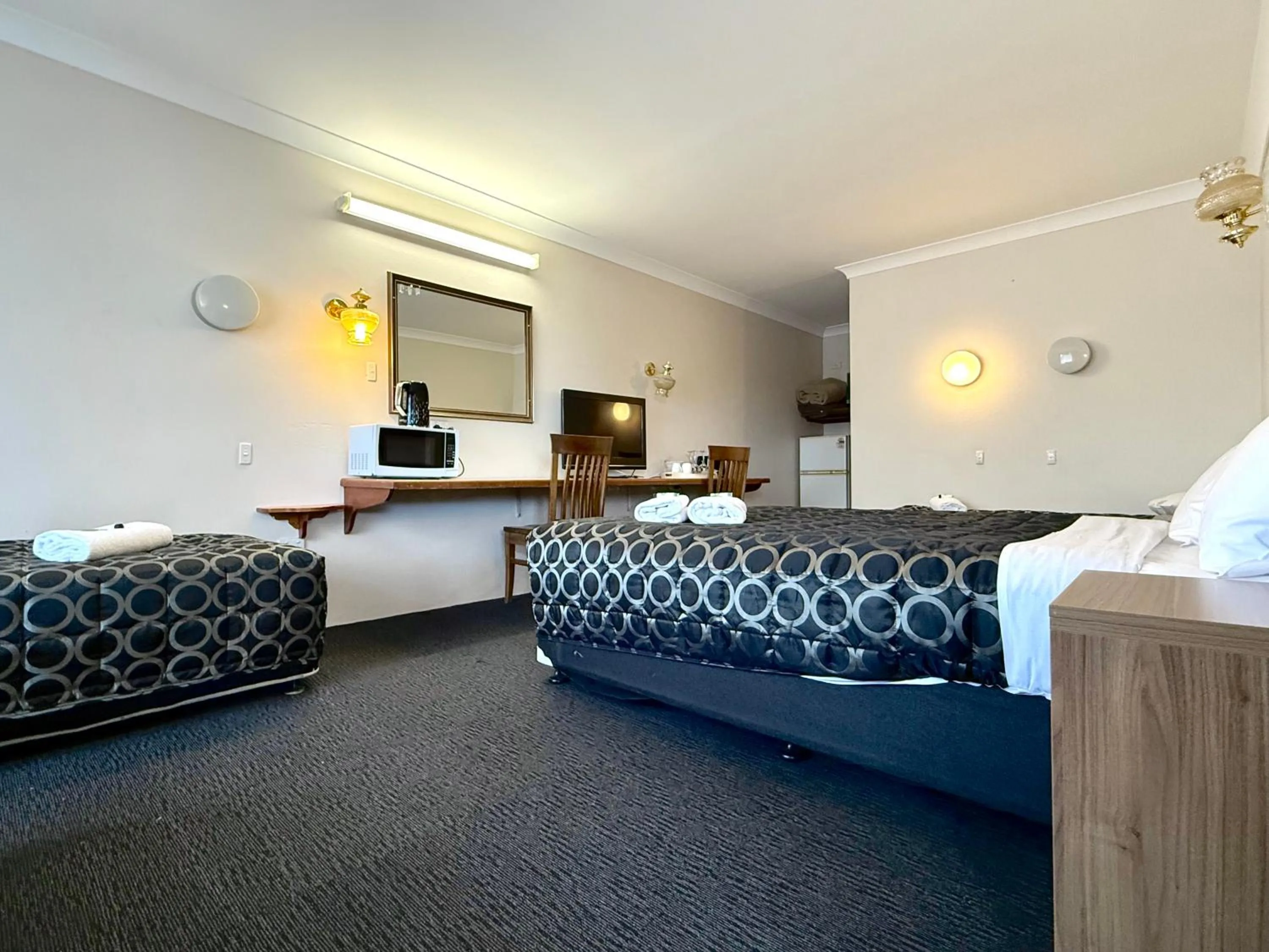 Bedroom, Bed in Crown Motel Wellington