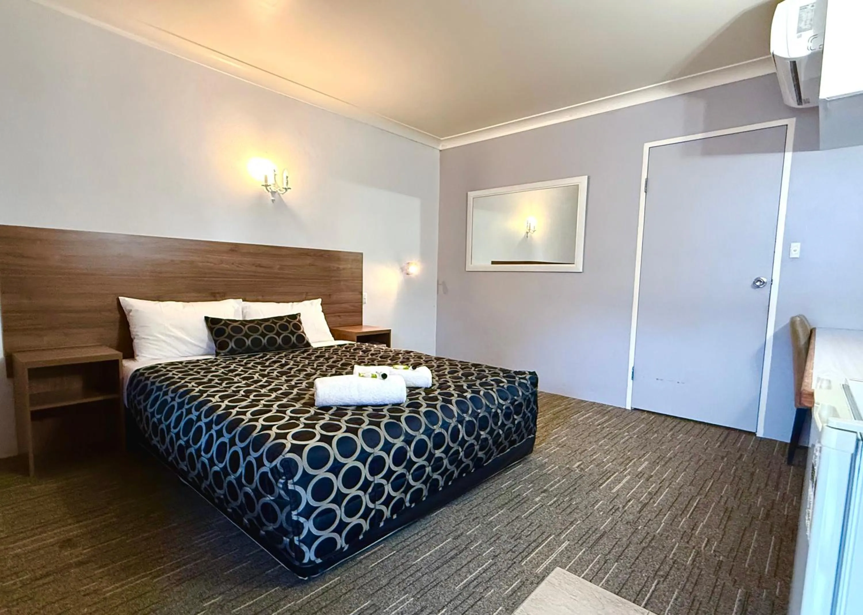 Bed in Crown Motel Wellington