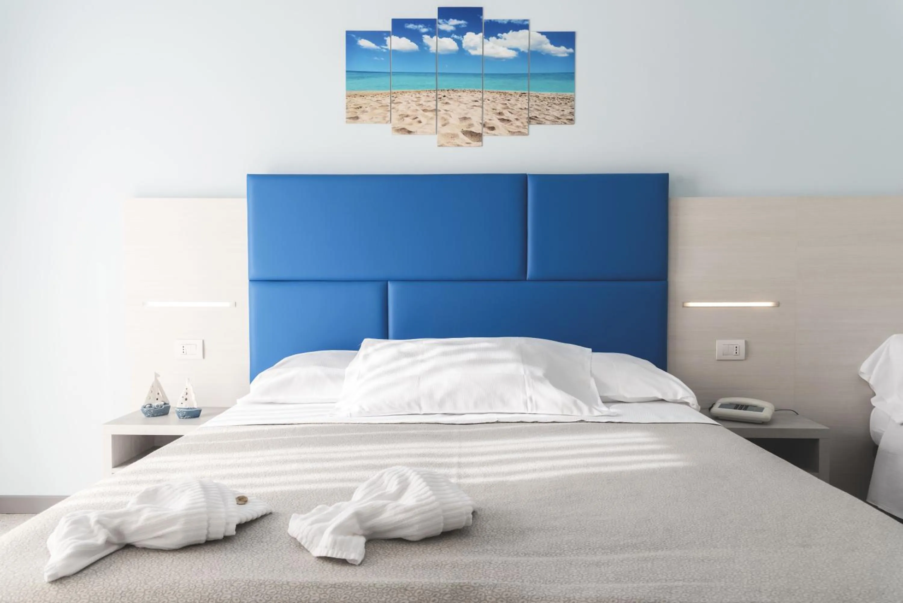 Photo of the whole room, Bed in Hotel Continental