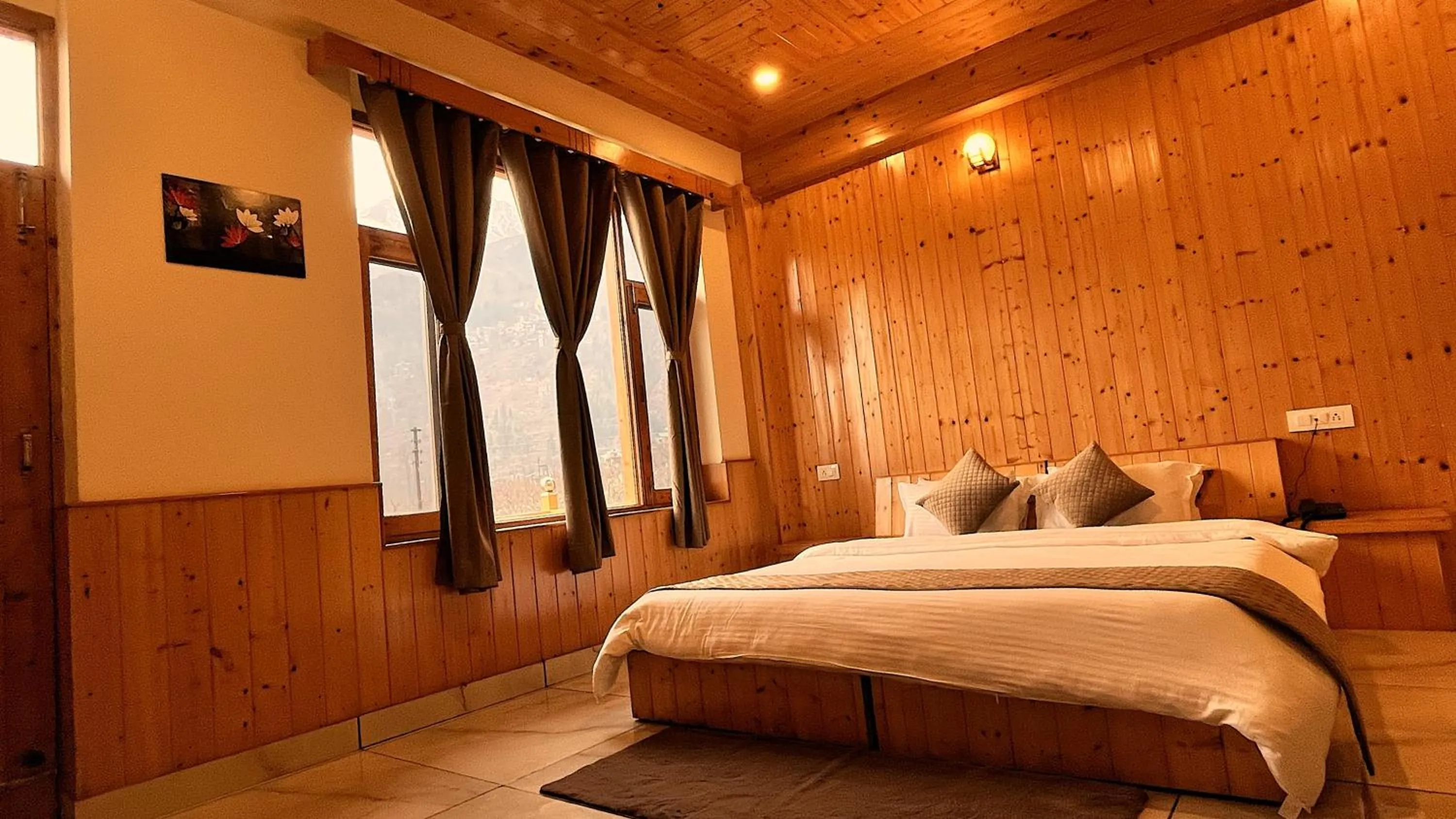 Photo of the whole room in WANDER THRIVES INN By Ads Manali