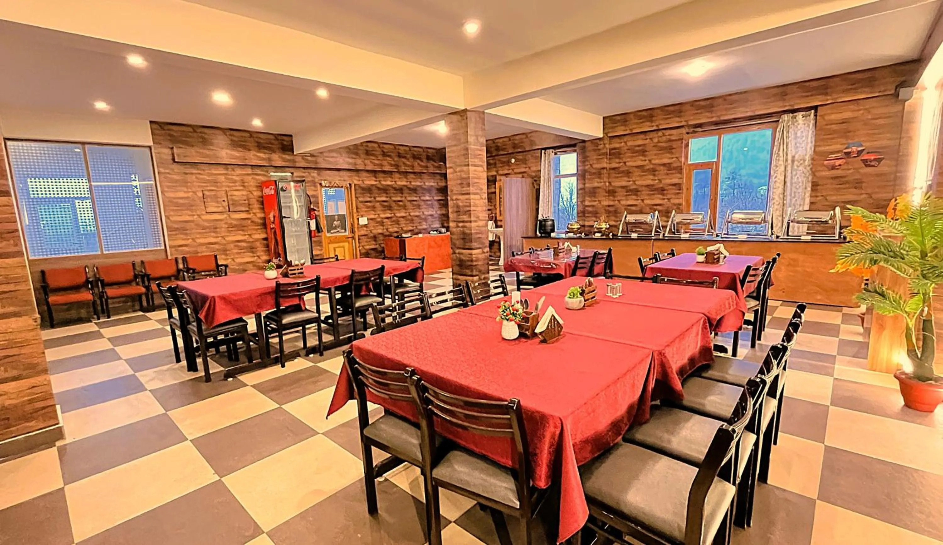 Restaurant/places to eat in WANDER THRIVES INN By Ads Manali