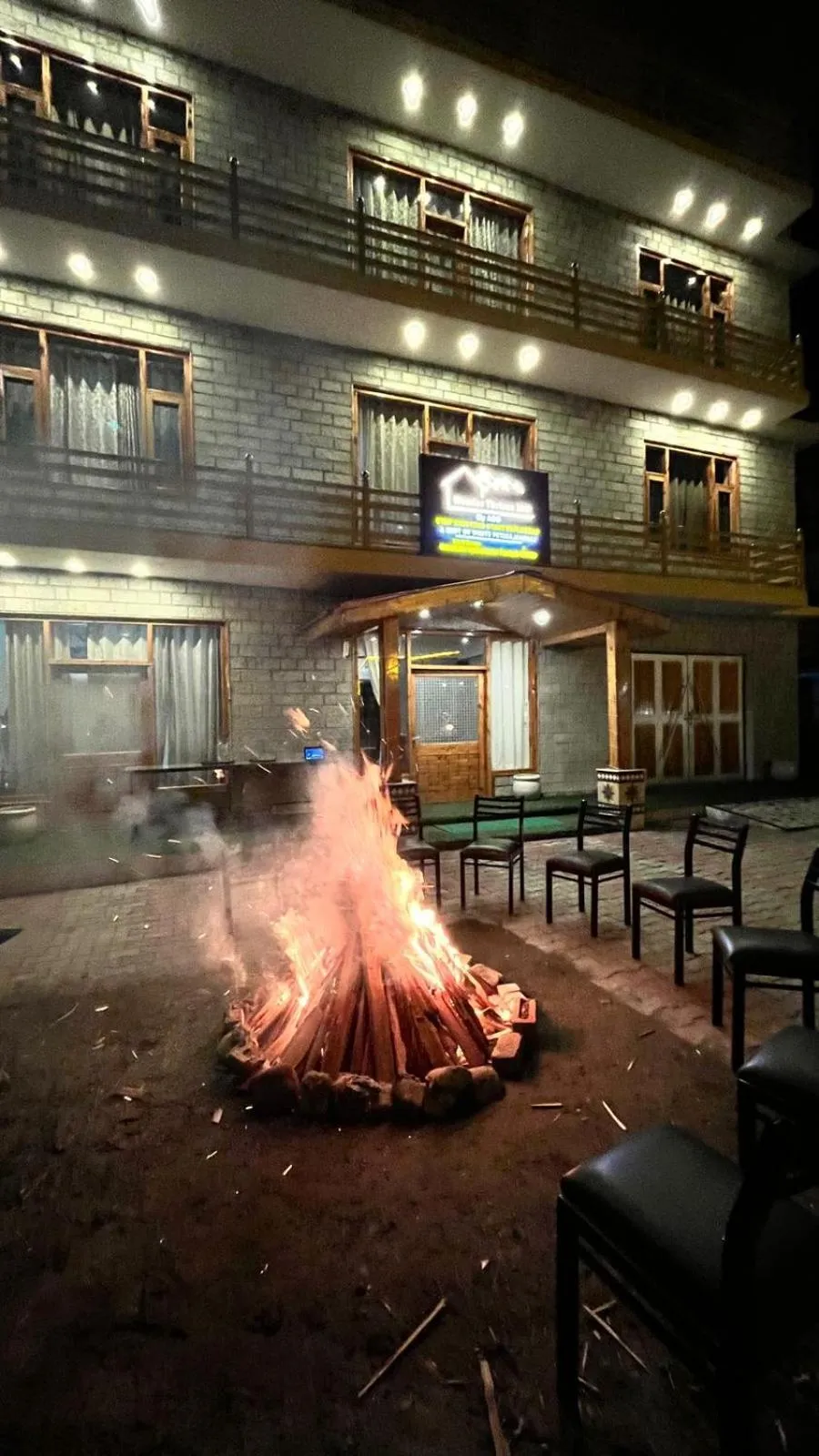 Evening entertainment in WANDER THRIVES INN By Ads Manali