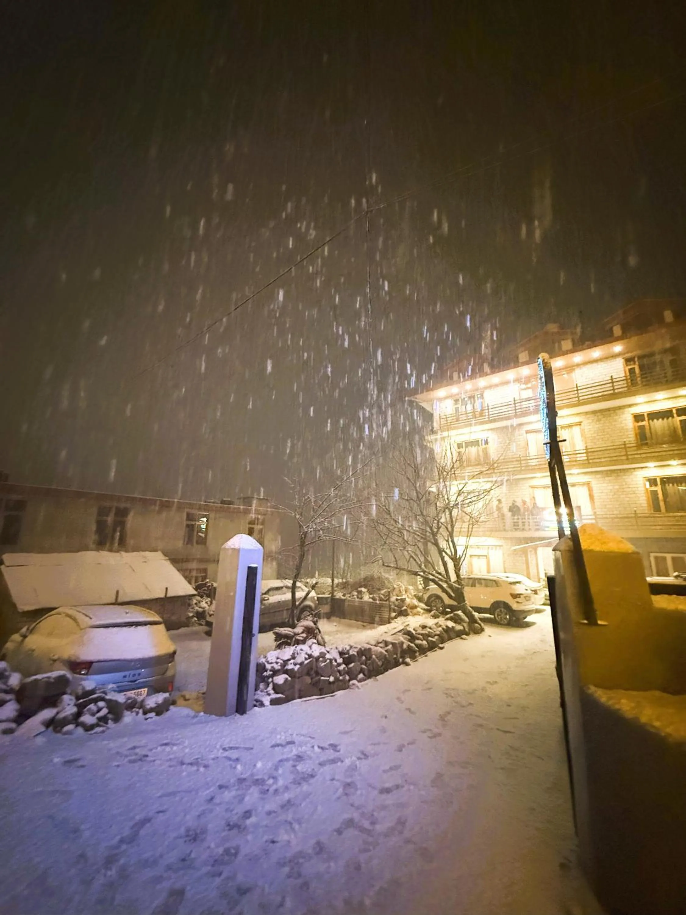 Property building in WANDER THRIVES INN By Ads Manali